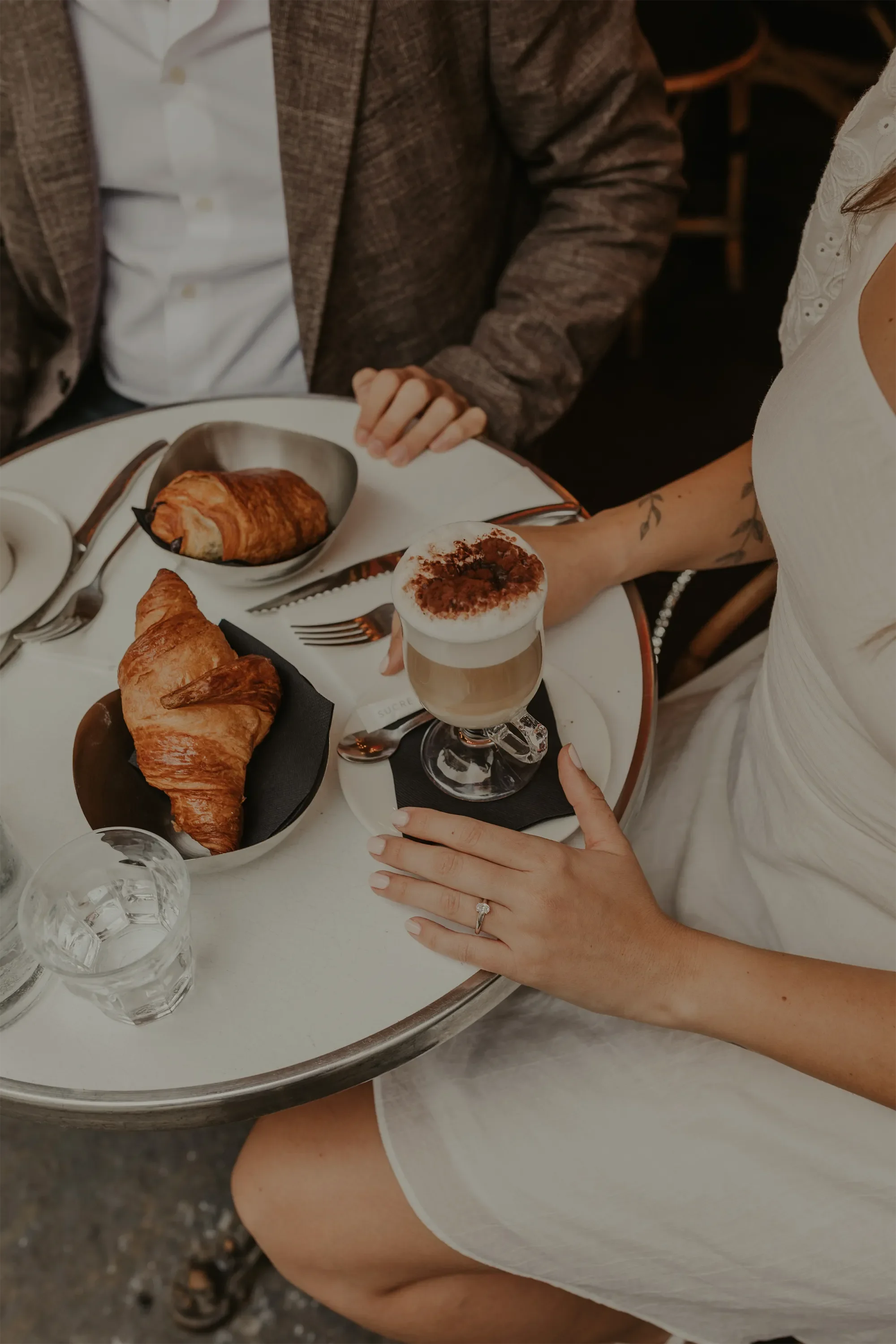 Cafe Paris Love Couple.webp