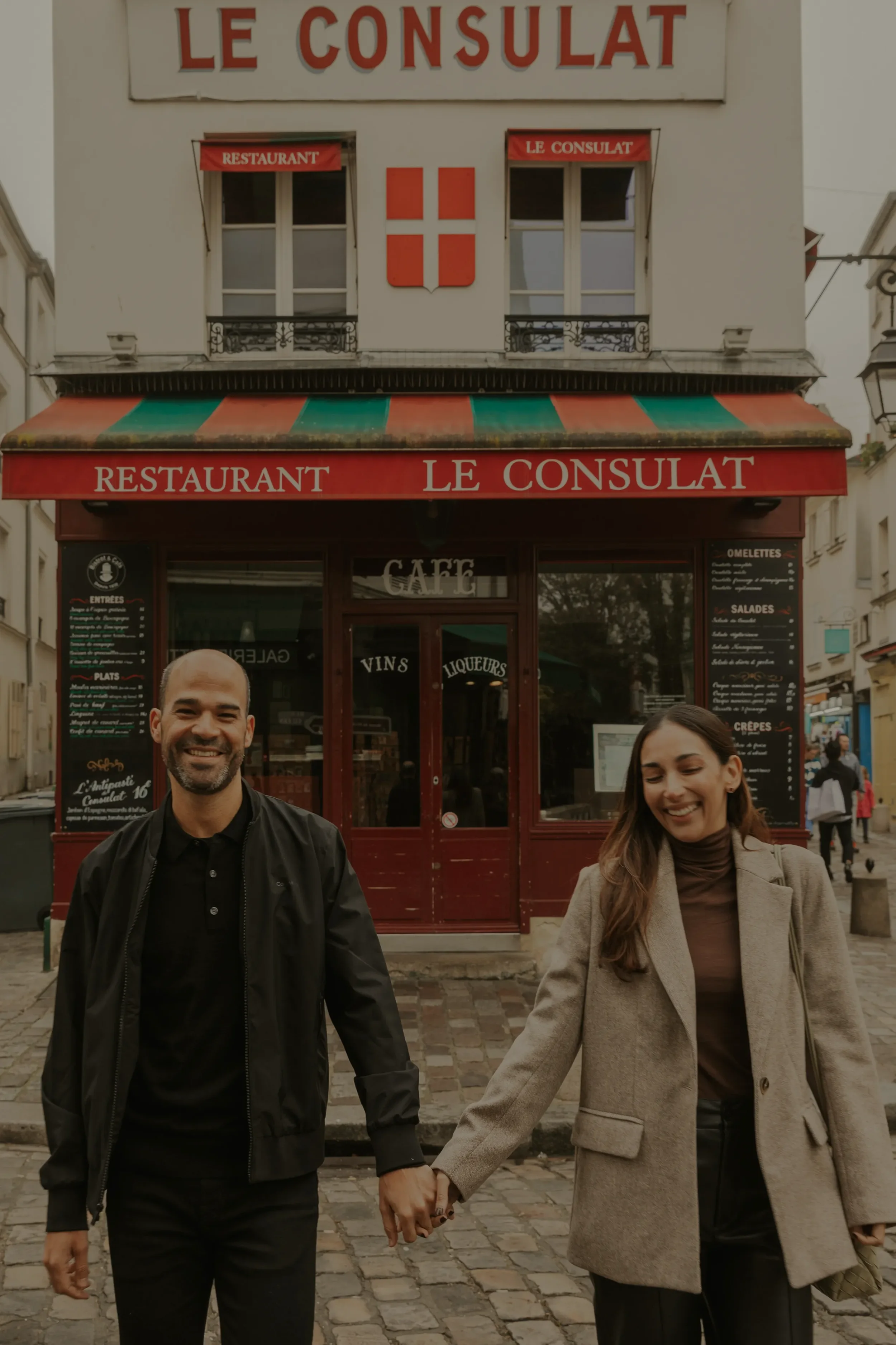 Couple Montmartre Paris.webp