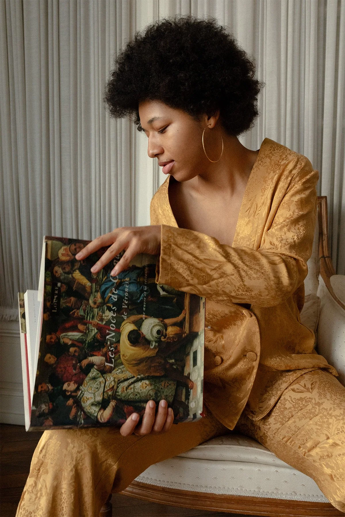 Editorial Book Girl.jpg