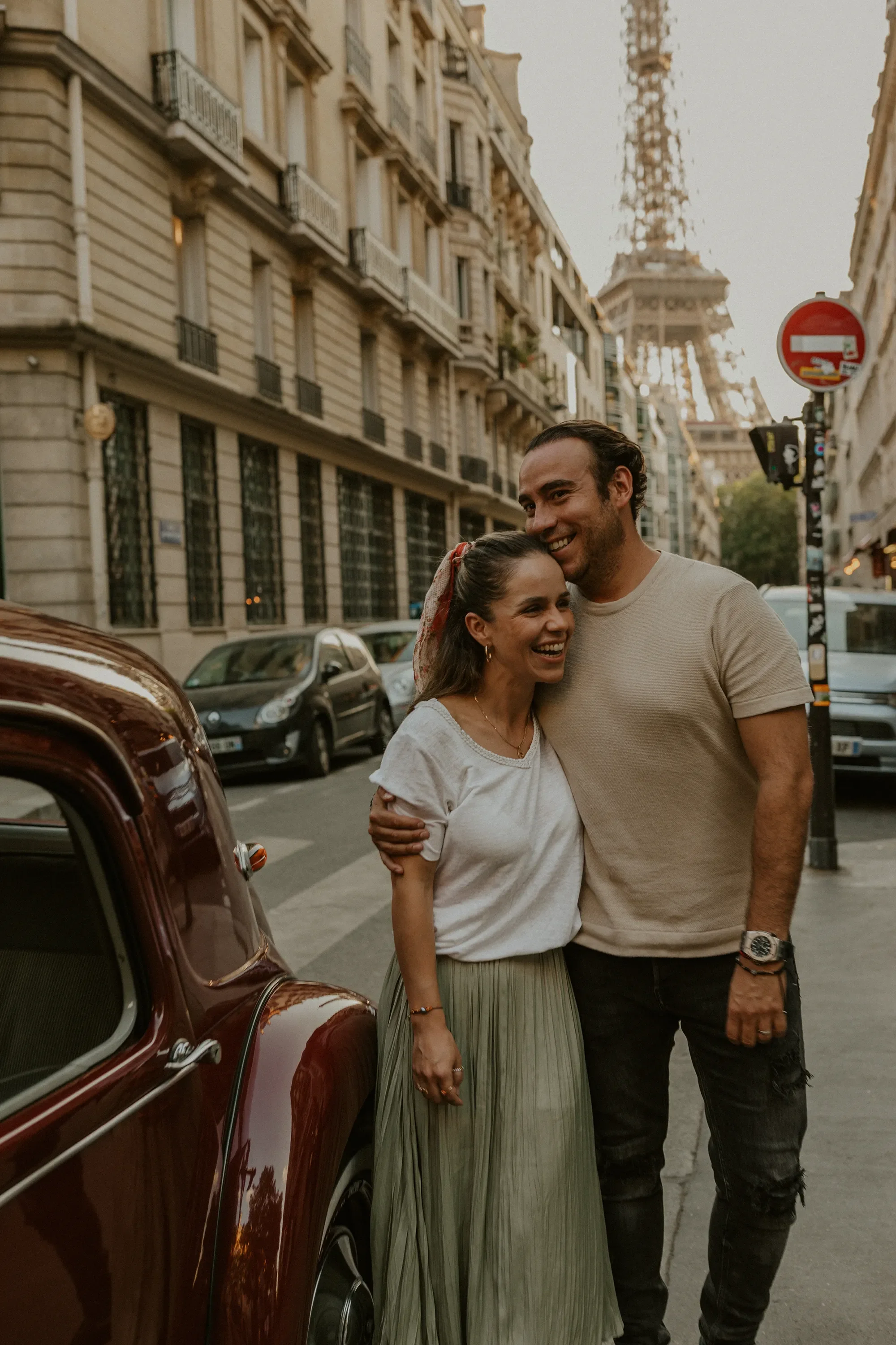 Couple Street Eiffel Tower Paris.webp