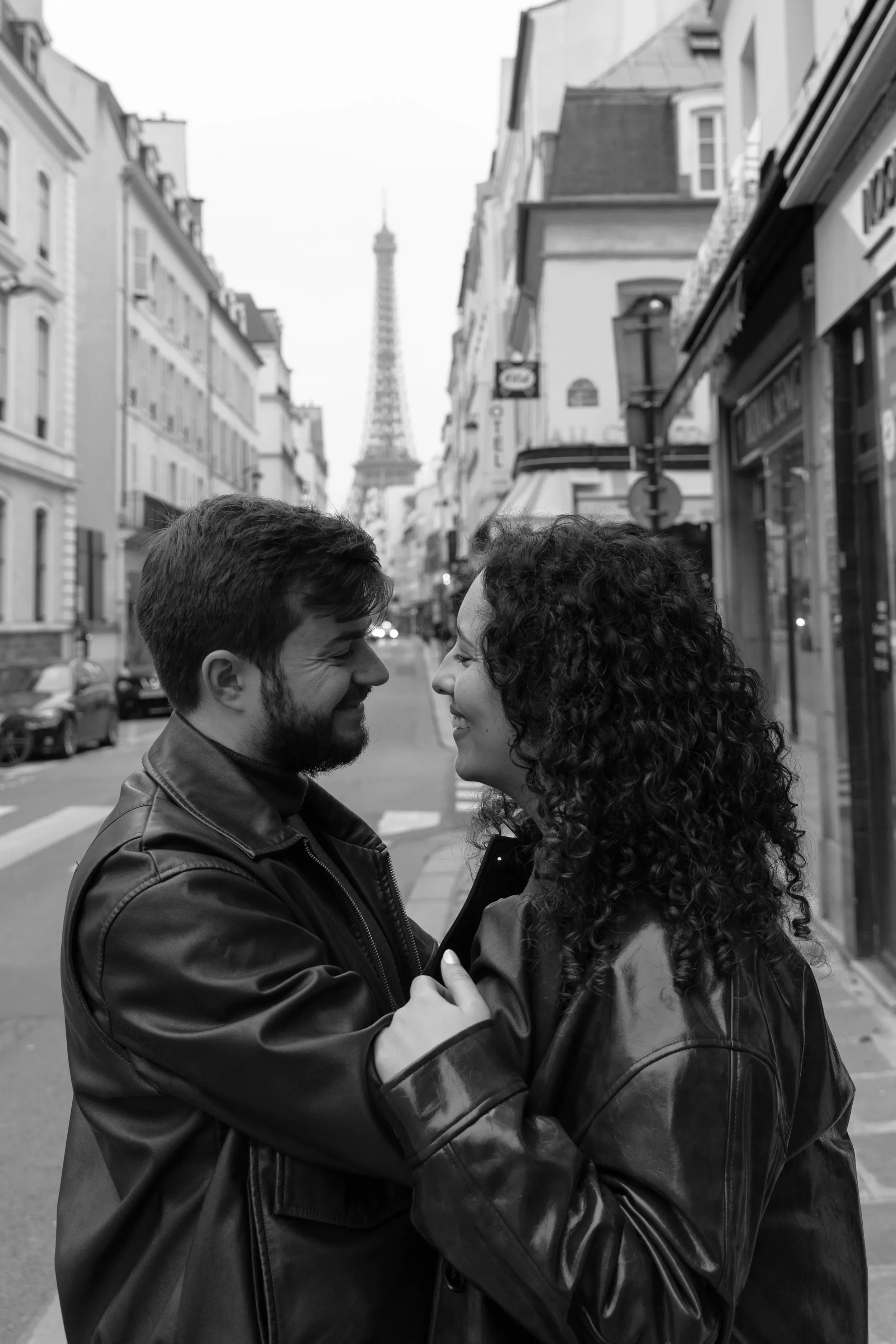 Paris Couple Romantic.webp