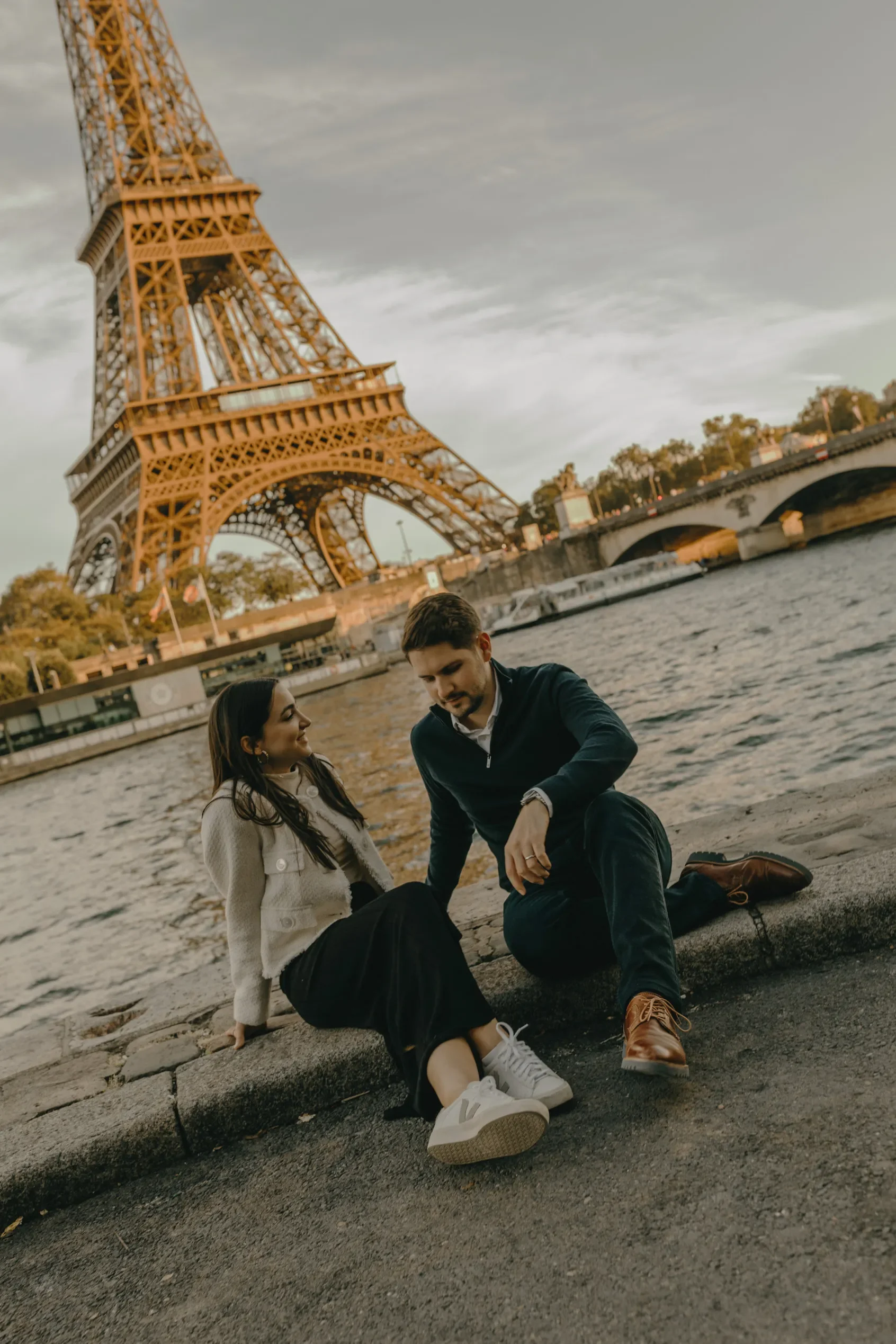 Couple Sunset Eiffel Tower.webp