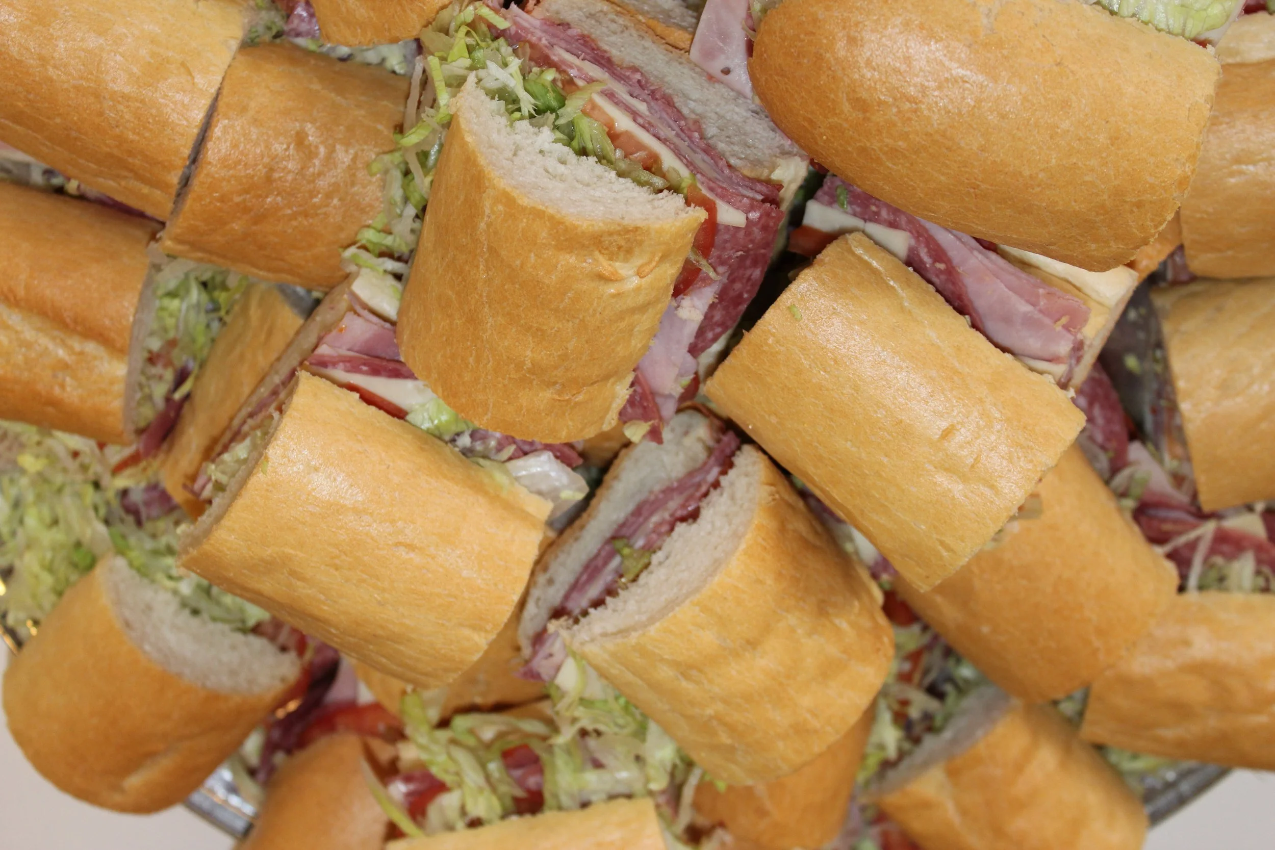 Looking for the perfect party food? Our Italian sub sandwich catering platter features fresh-baked rolls stuffed with premium deli meats and crisp vegetables. Ideal for office lunches, game days, or family gatherings.