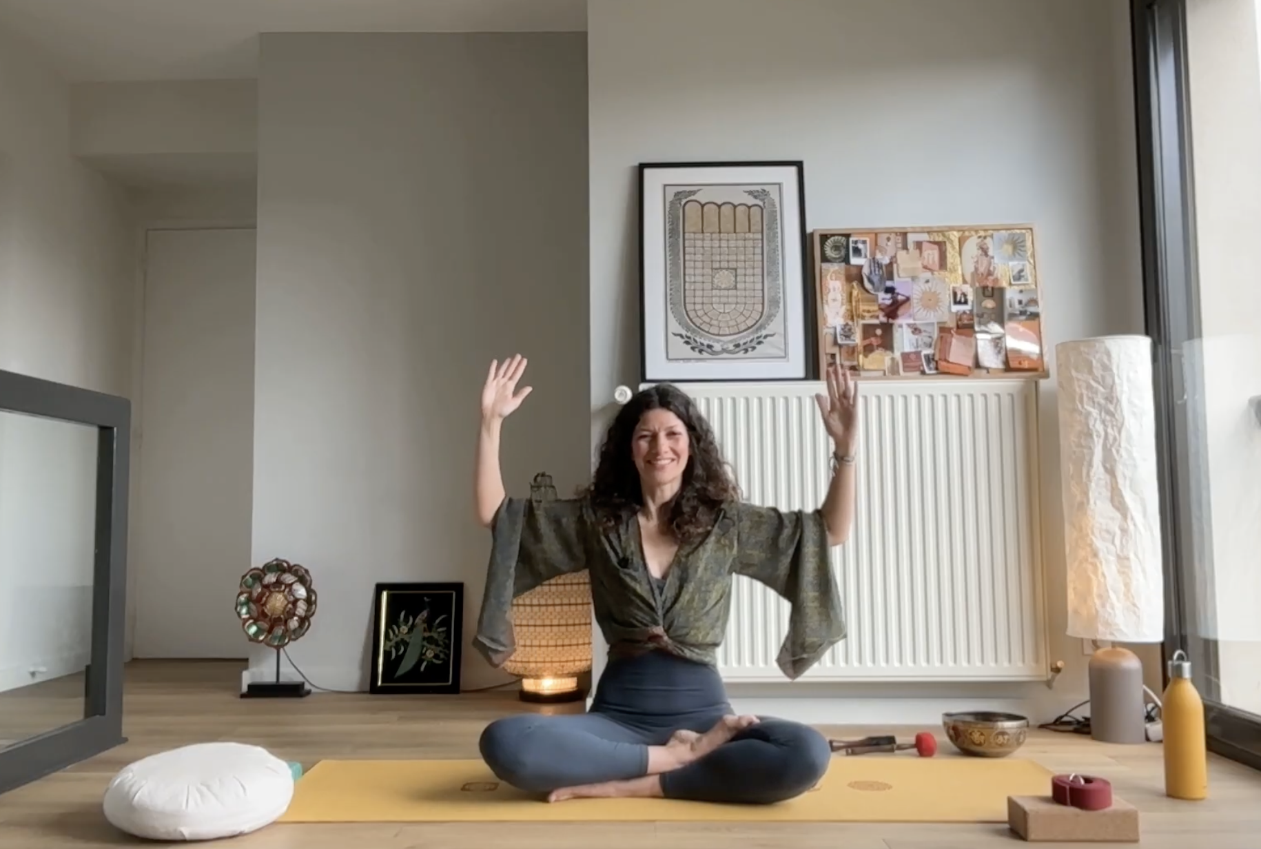 yoga-chakra-equilibre-chakra-sacre-surya-ragazza-holistique.png