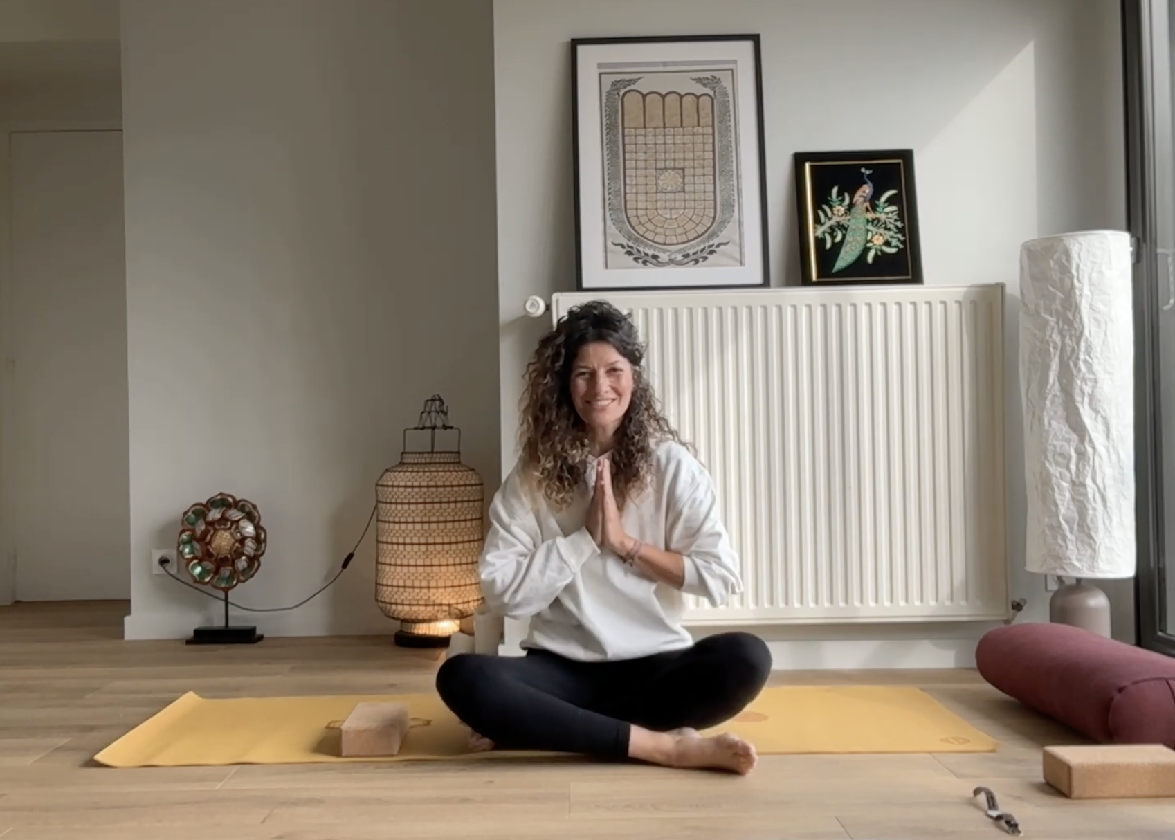 yoga-surya-ragazza-immunite-vitalite-holistique.png