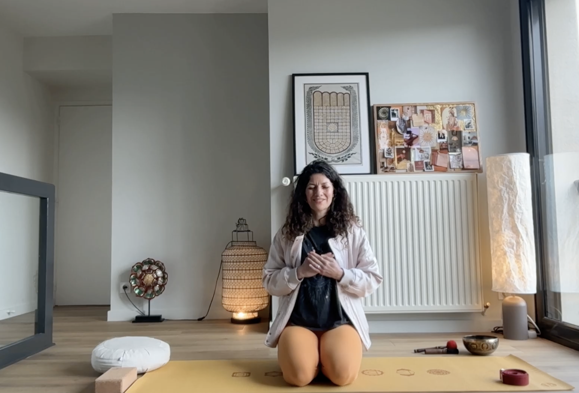 yoga-chakra-du-coeur-surya-ragazza-holistique.png