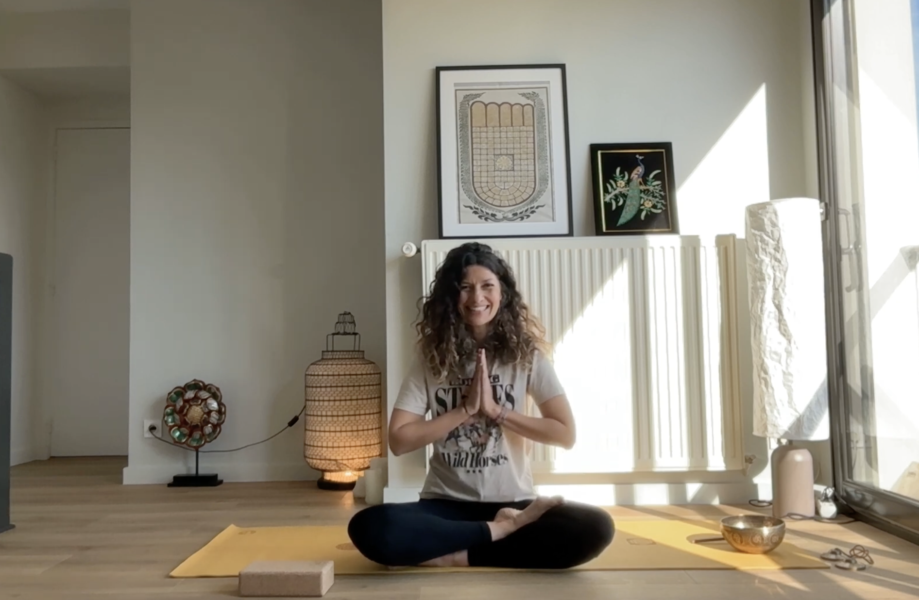 yoga-ancrage-resilience-surya-ragazza-holistique.png