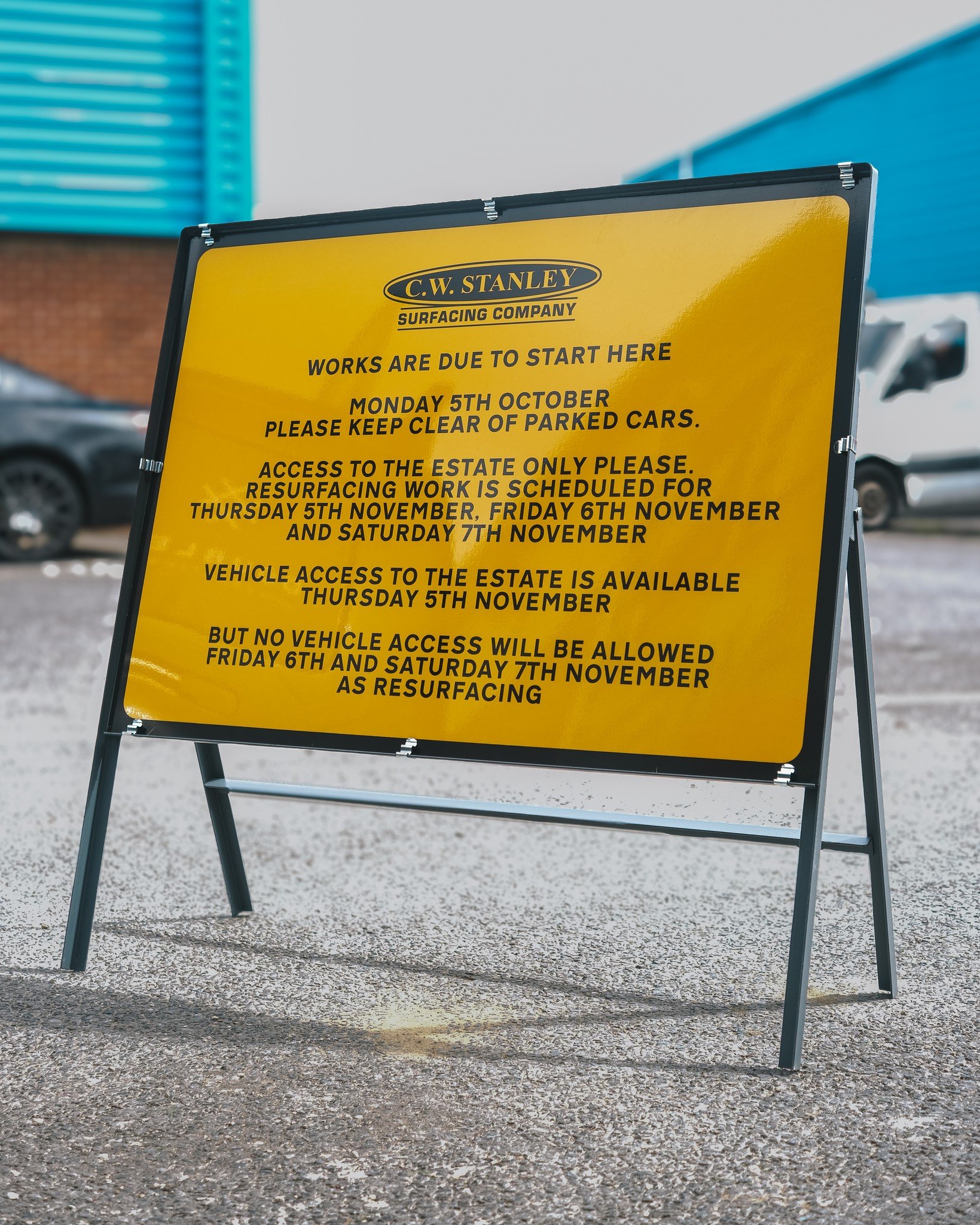 Road closure signage completed for @cwstanleysurfacingco 

Produced with a reflective yellow background and the correct UK traffic typeface, helping to keep the message clear and visible while resurfacing work is being carried out.

Need temporary si