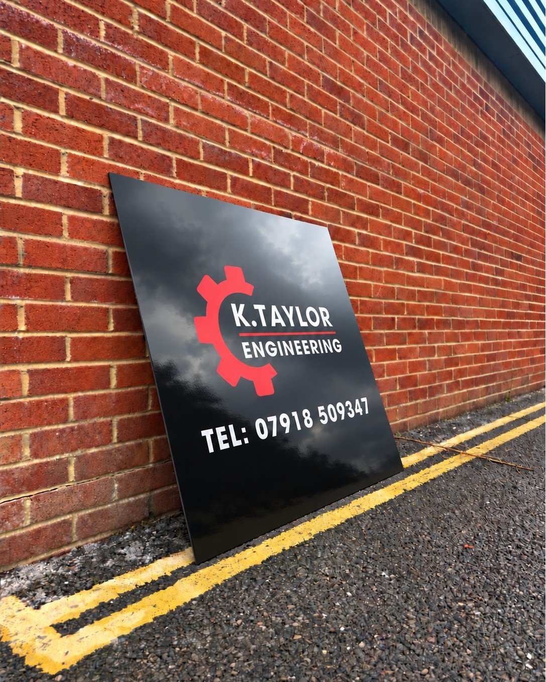 Branded backdrop produced for @k.taylor_engineering 

An aluminium composite sign panel finished with vinyl graphics, designed to sit behind the machinery they have available for sale.

A simple way to keep their branding visible and consistent acros
