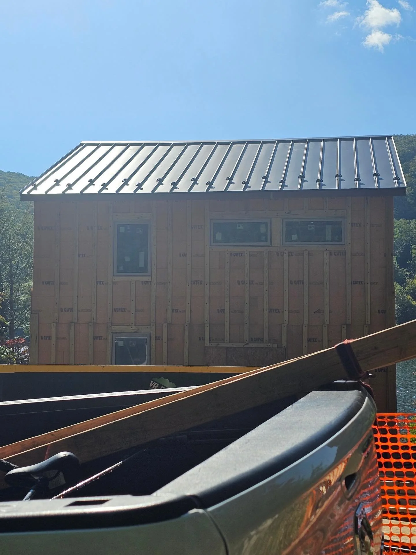 Another Before &amp; After! Very satisfied with the outcome.  #middletownny #JMMasterRenovations #RoofingContractor #BeforeAndAfter #HudsonValleyHomes