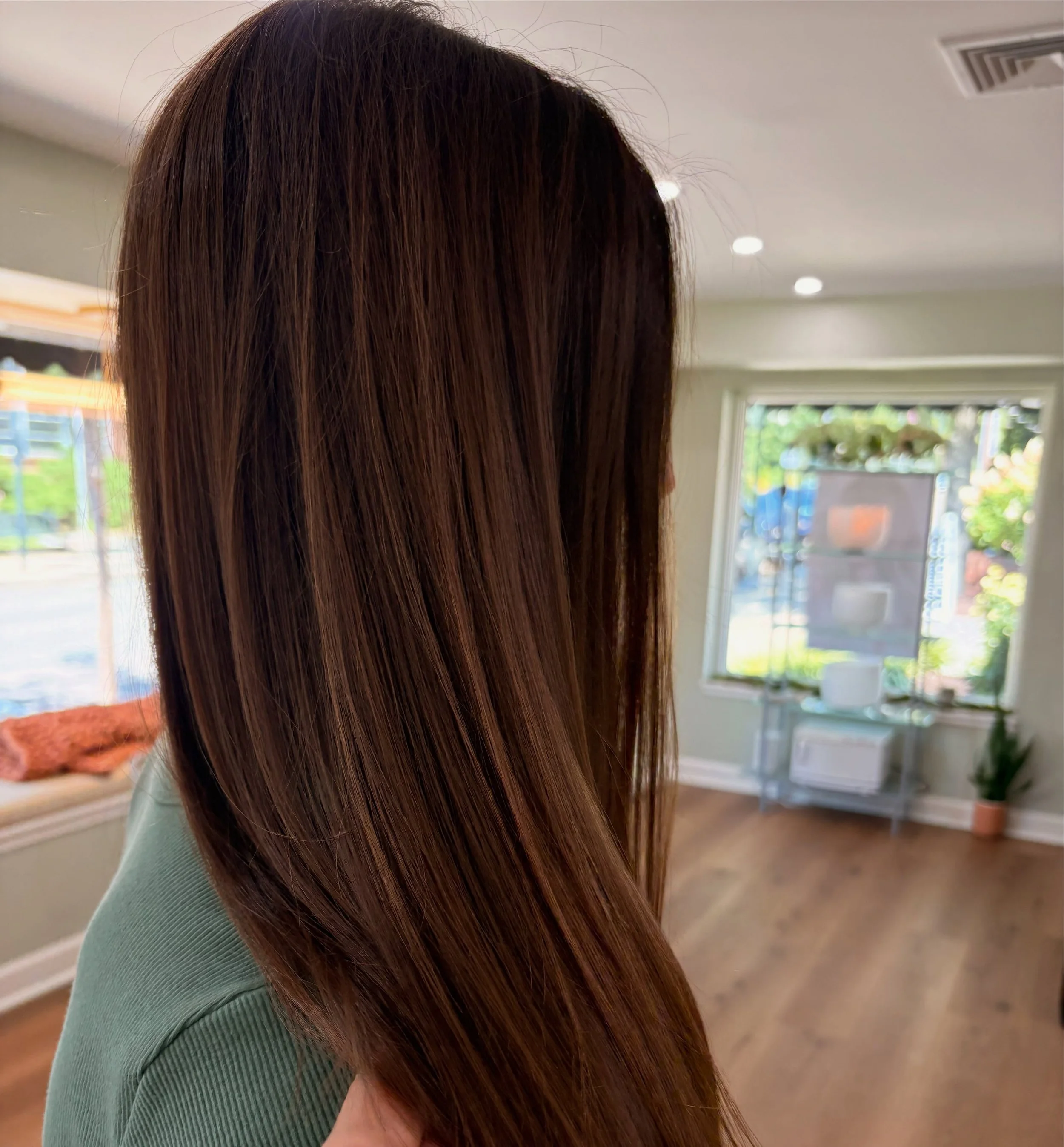 Rich. Radiant. Effortlessly luminous. 🤎✨
The energy of beautiful hair is undeniable.

#IncandescentHair #HairEnergy #BrunetteHair 
✨✨✨

Thank you @melissadiaz711_