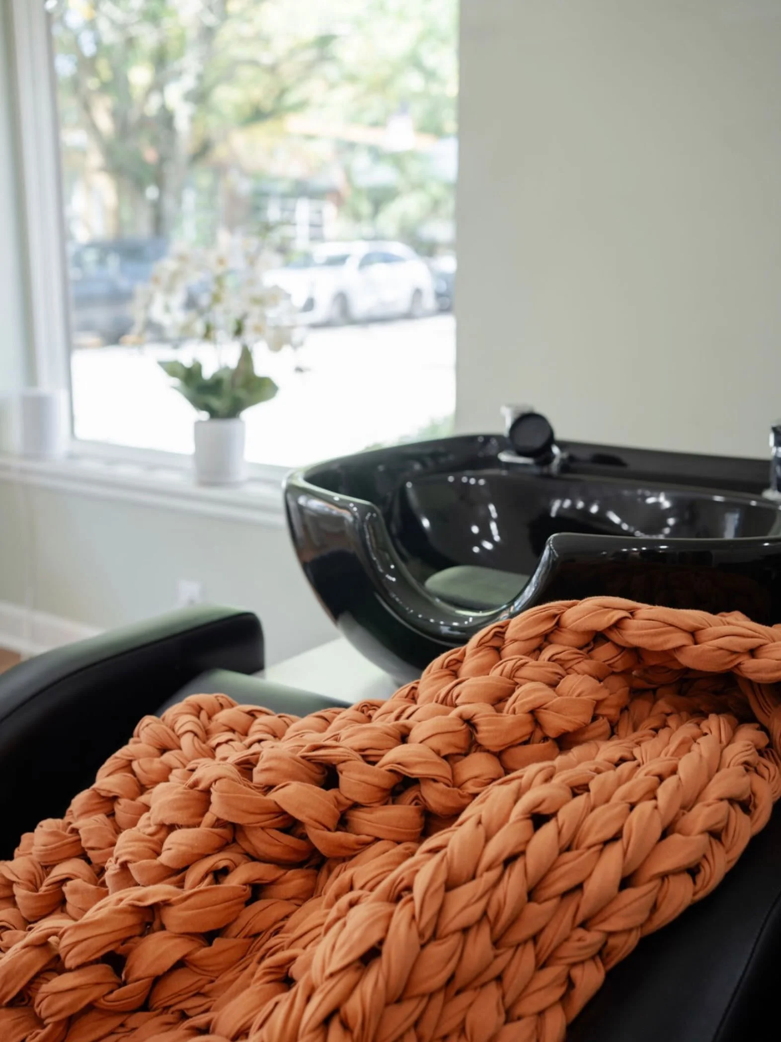 Warm &amp; luxurious
&ldquo;More than a shampoo&mdash;it&rsquo;s a moment of pure comfort. Sink in, relax, and let the experience begin.&rdquo;