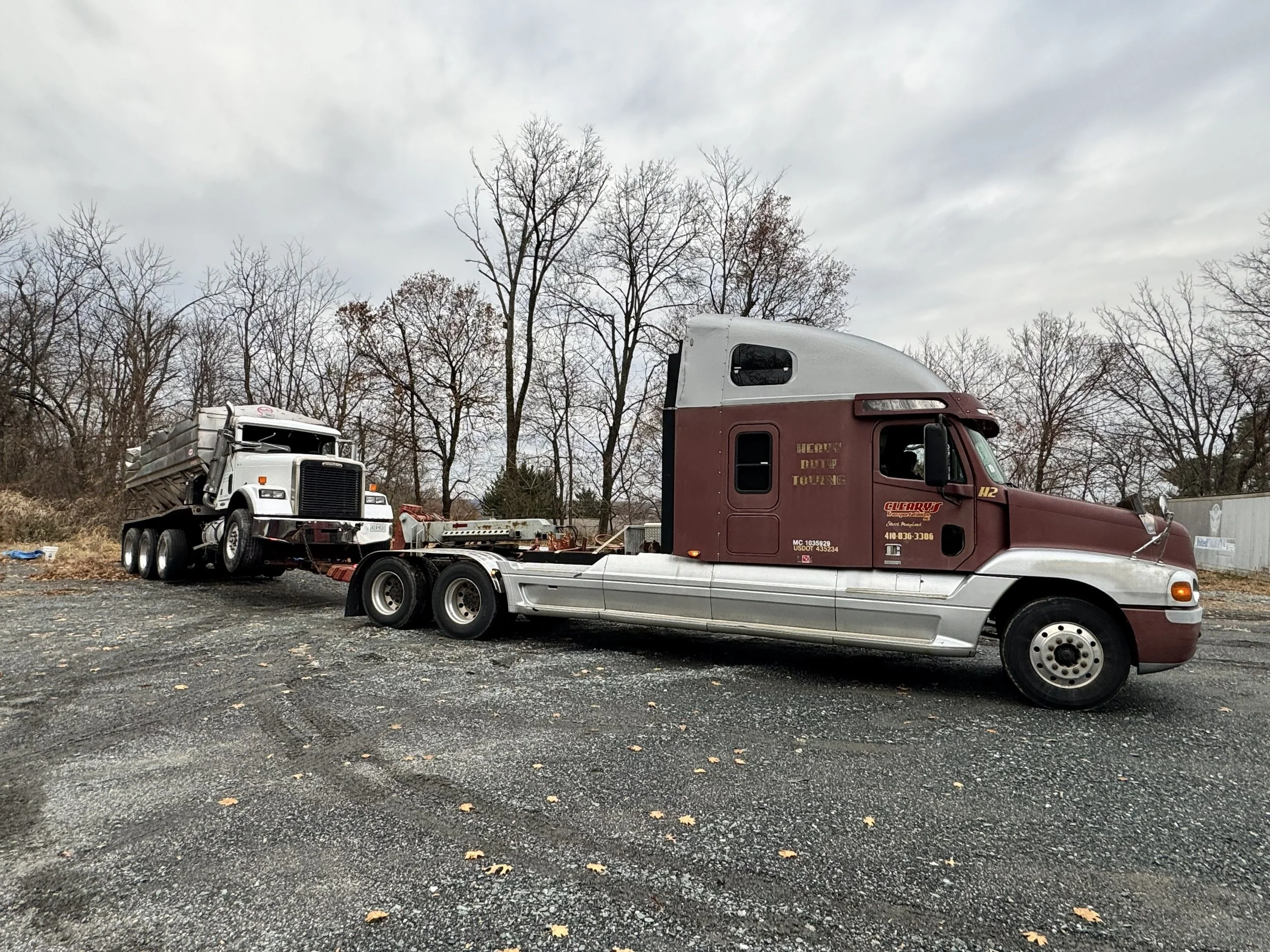 Heavy Duty Towing - Frieghtliner.jpg