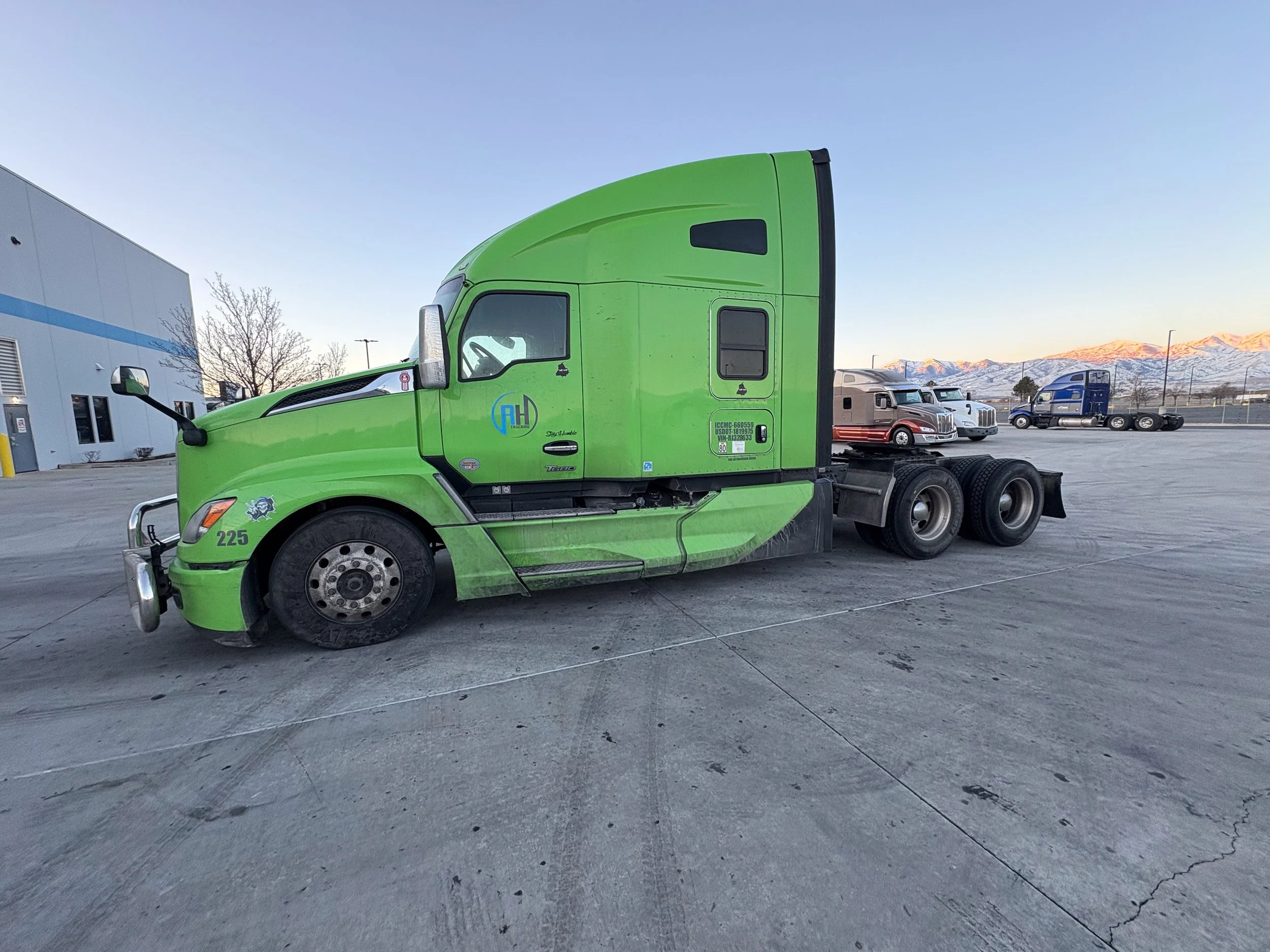 01-green-kenworth-t680-driver-side-profile.jpg