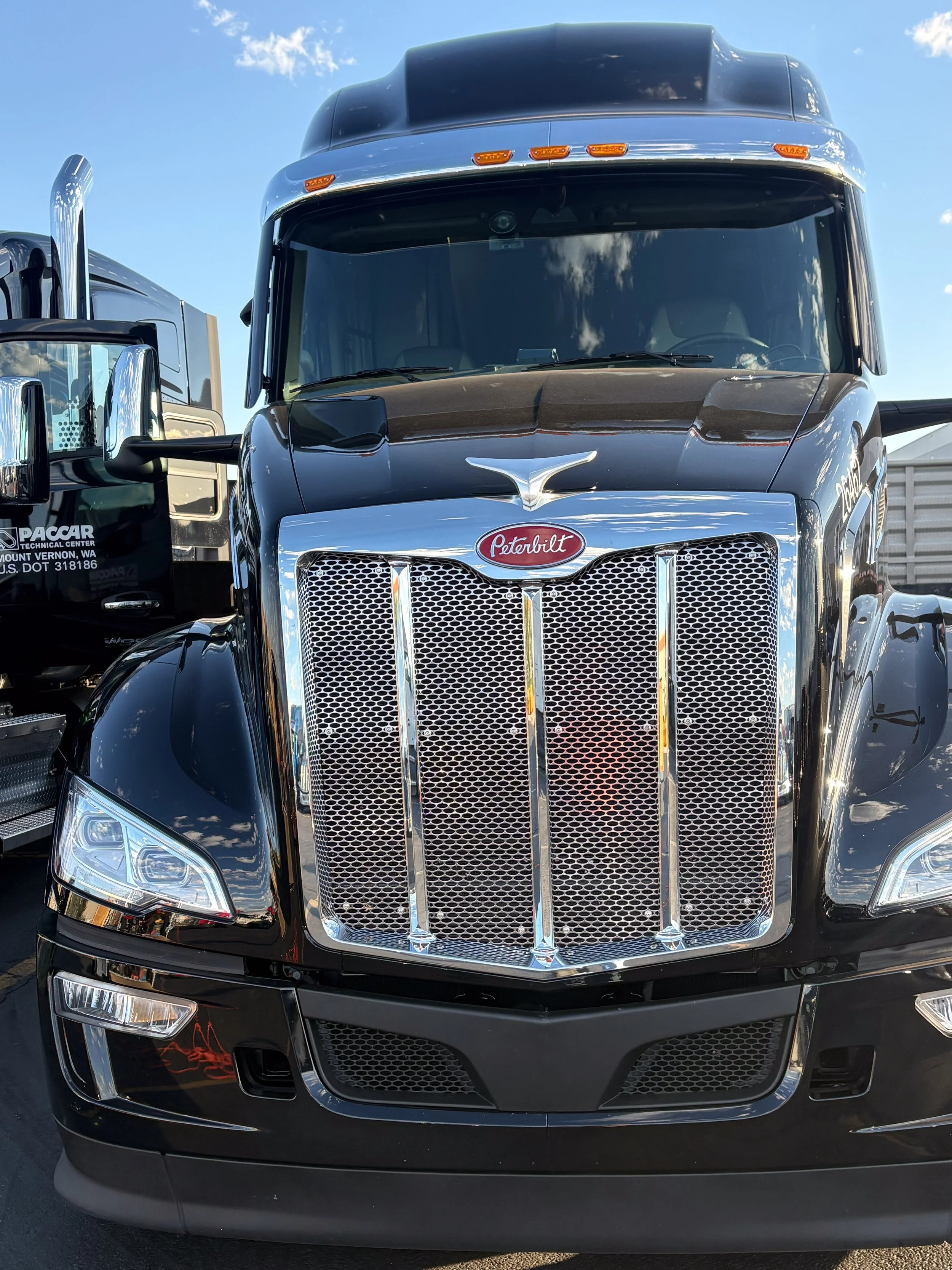 57-black-peterbilt-579-front-grille-after.jpg
