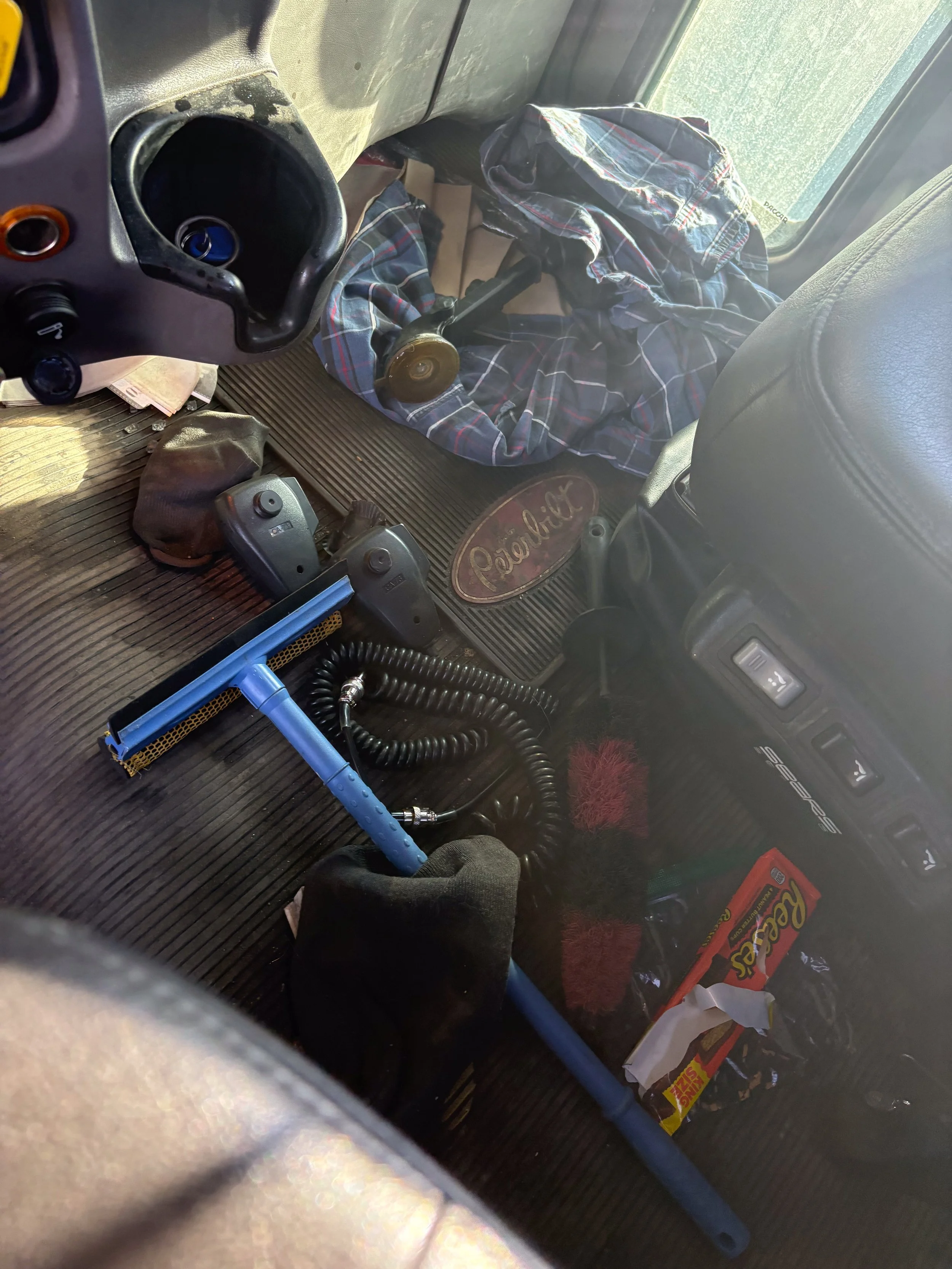 29-maroon-peterbilt-389-interior-before-floor.jpg