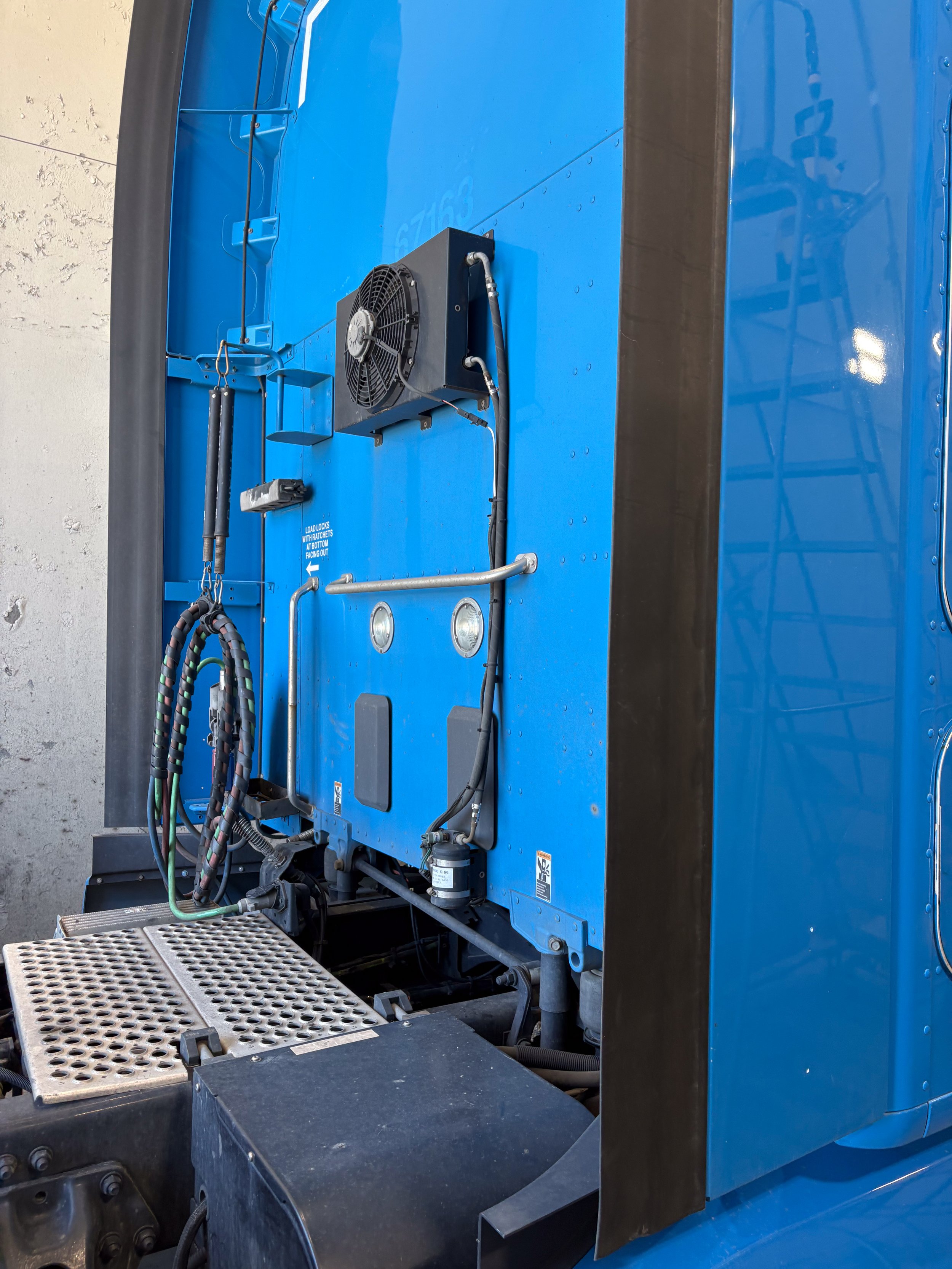 76-blue-kenworth-t680-behind-cab-detail.jpg