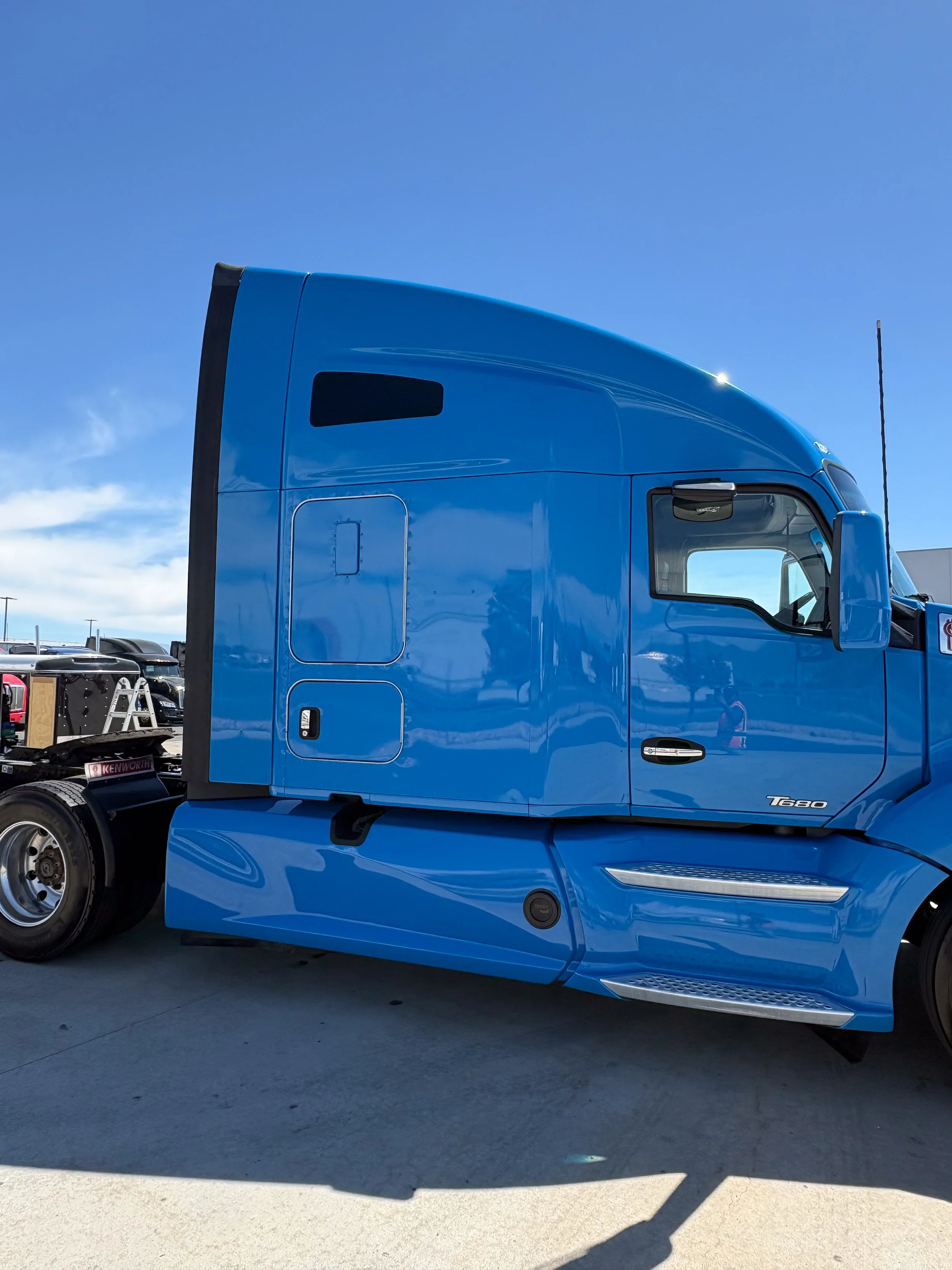 65-blue-kenworth-t680-sleeper-panel-after.jpg