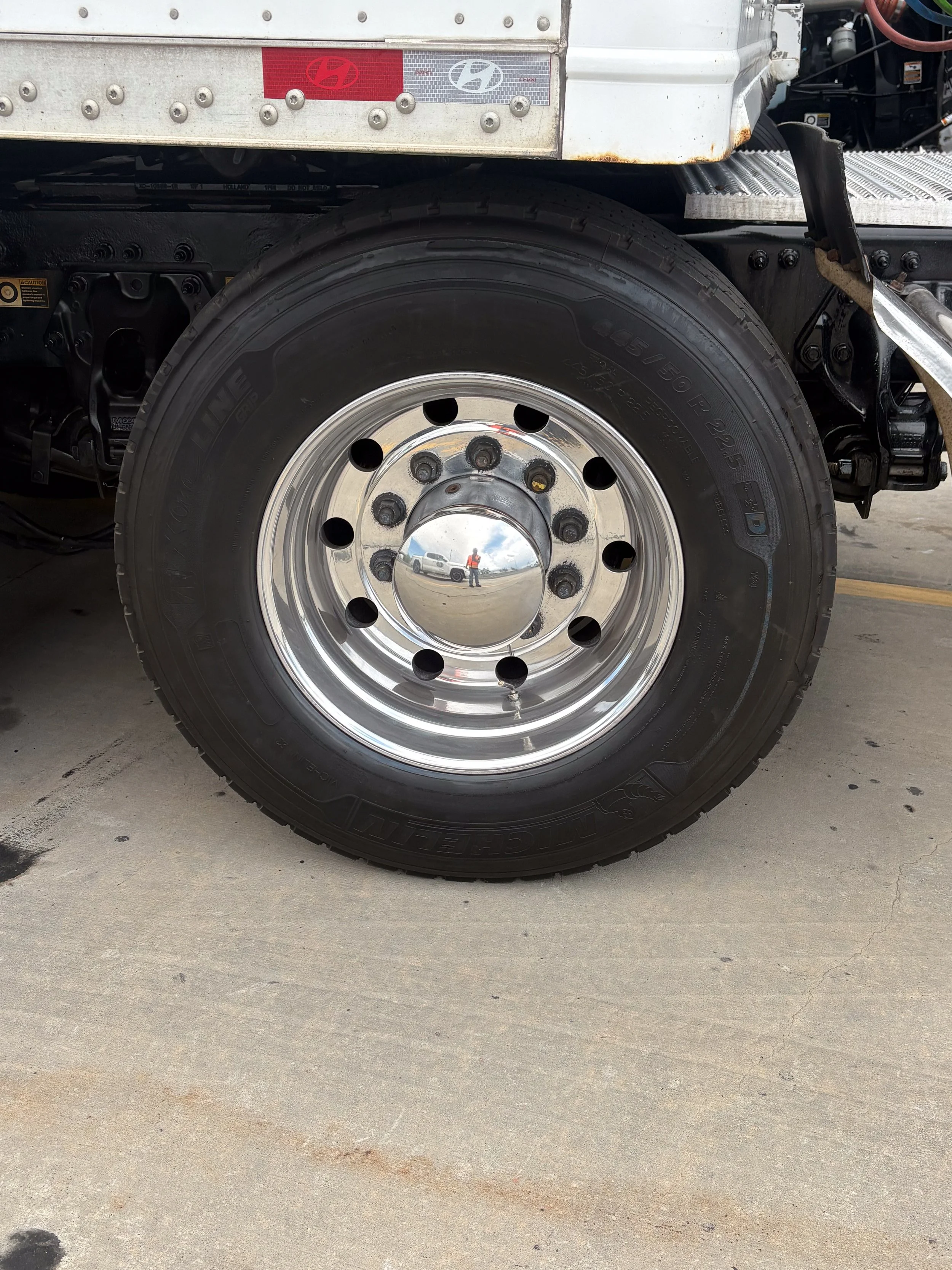 17-black-peterbilt-front-steer-wheel-polished.jpg