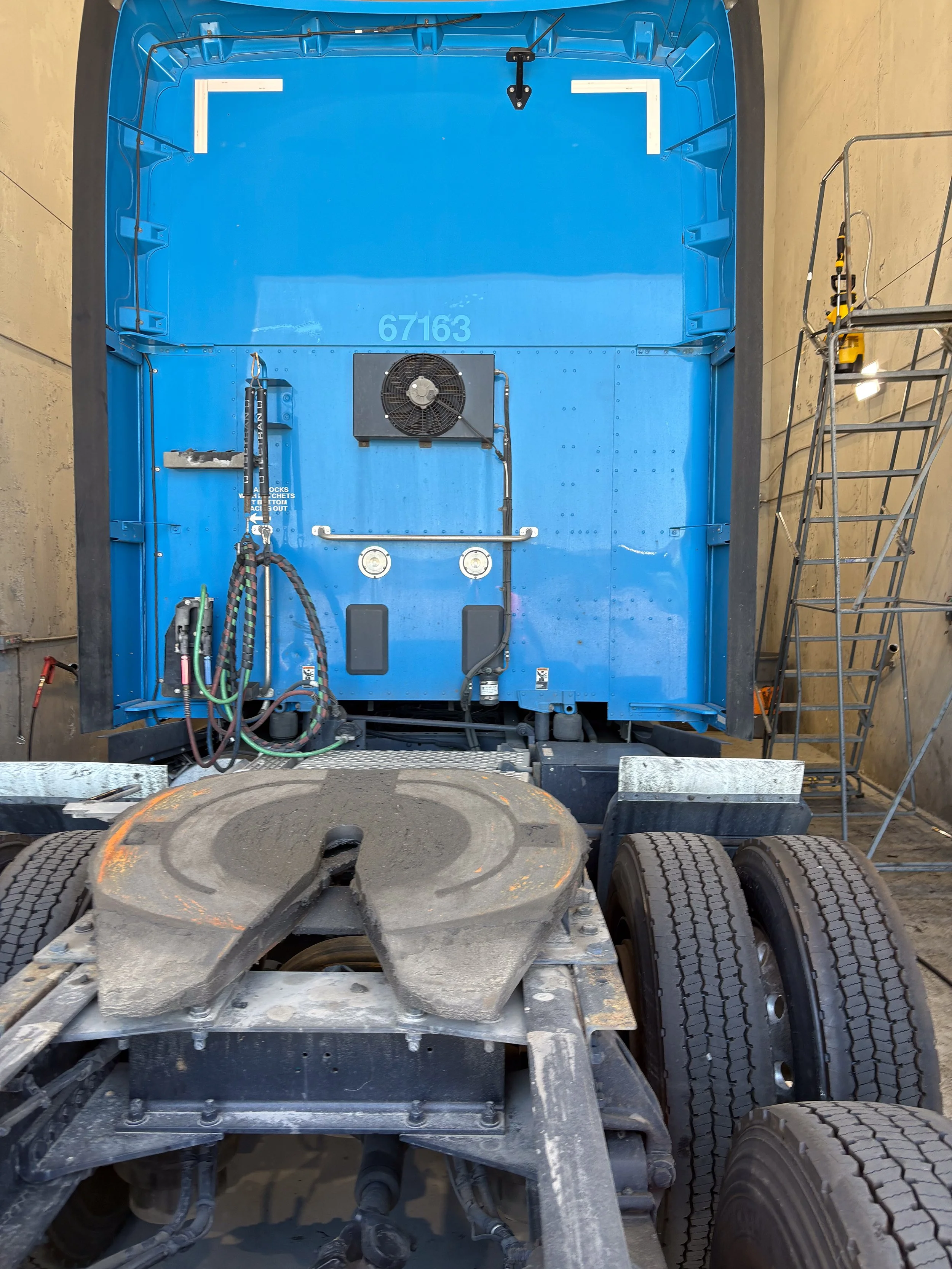 75-blue-kenworth-t680-frame-behind-cab.jpg