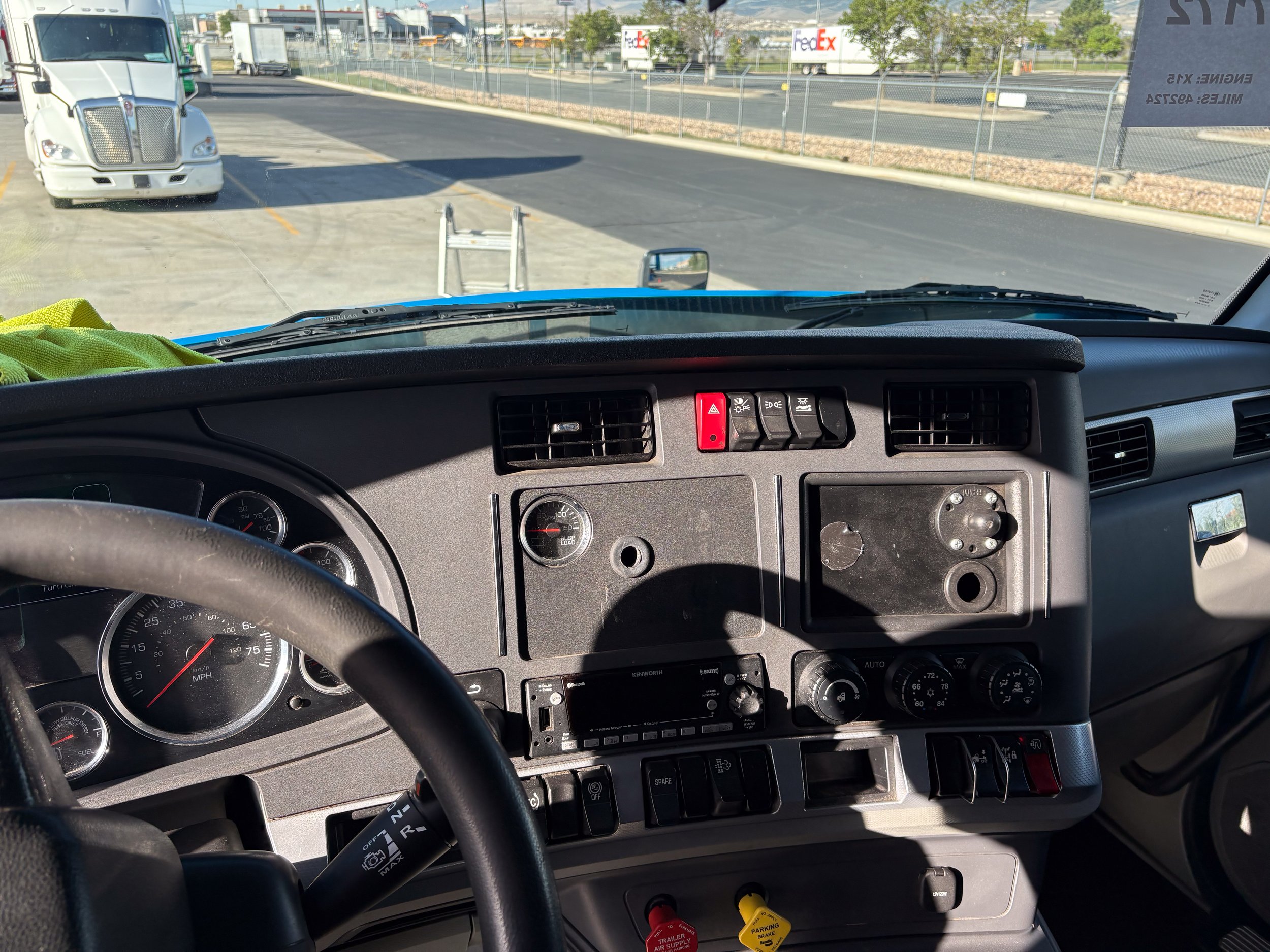 77-blue-kenworth-t680-interior-dashboard.jpg
