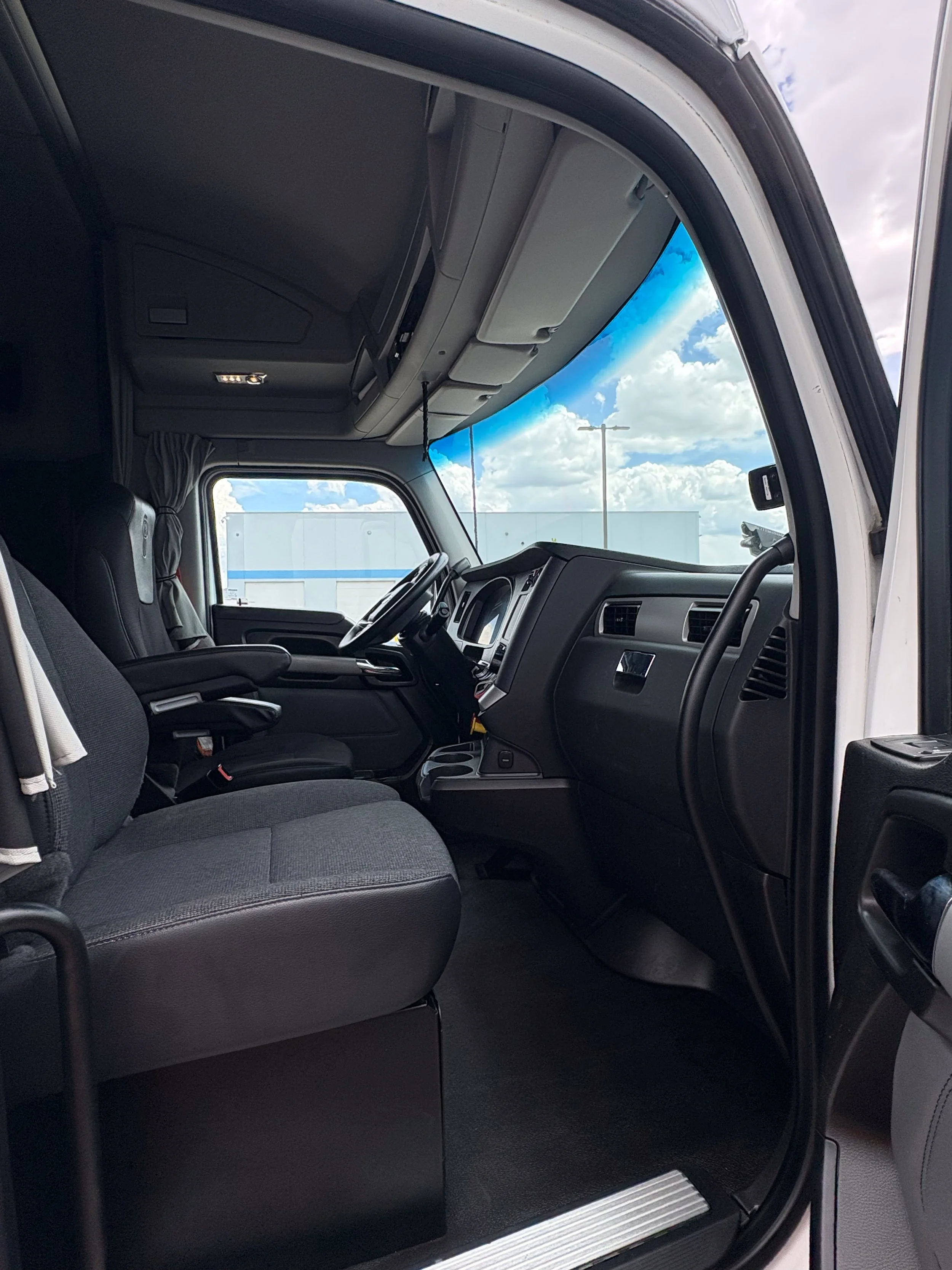 22-white-truck-interior-passenger-seat.jpg