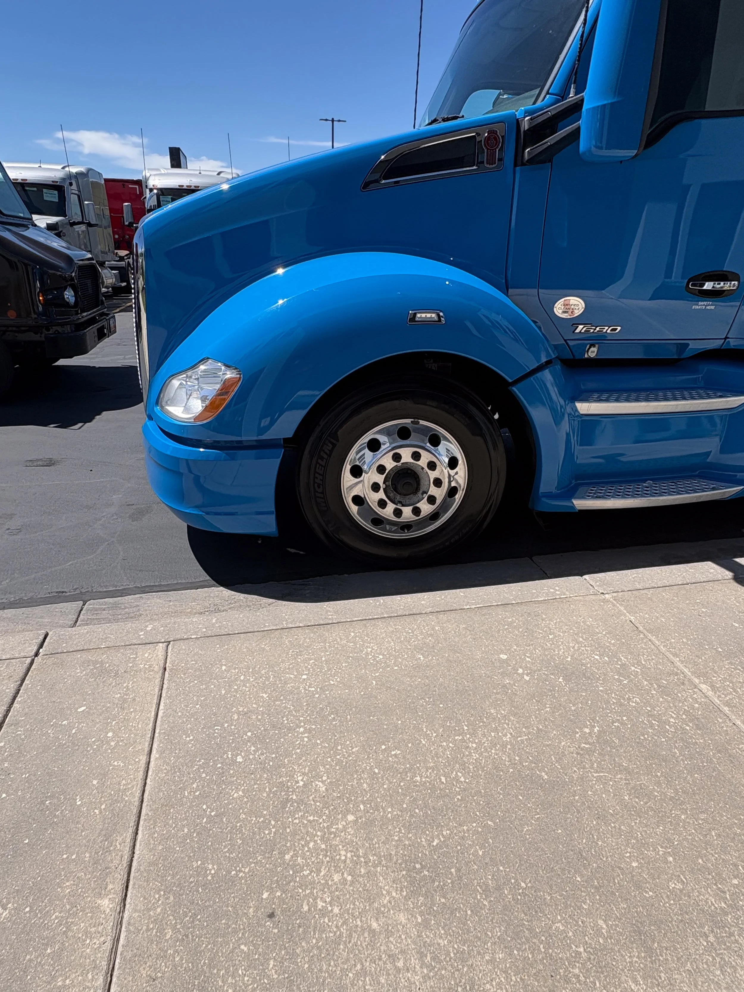 64-blue-kenworth-t680-front-fender-wheel-after-duplicate.jpg