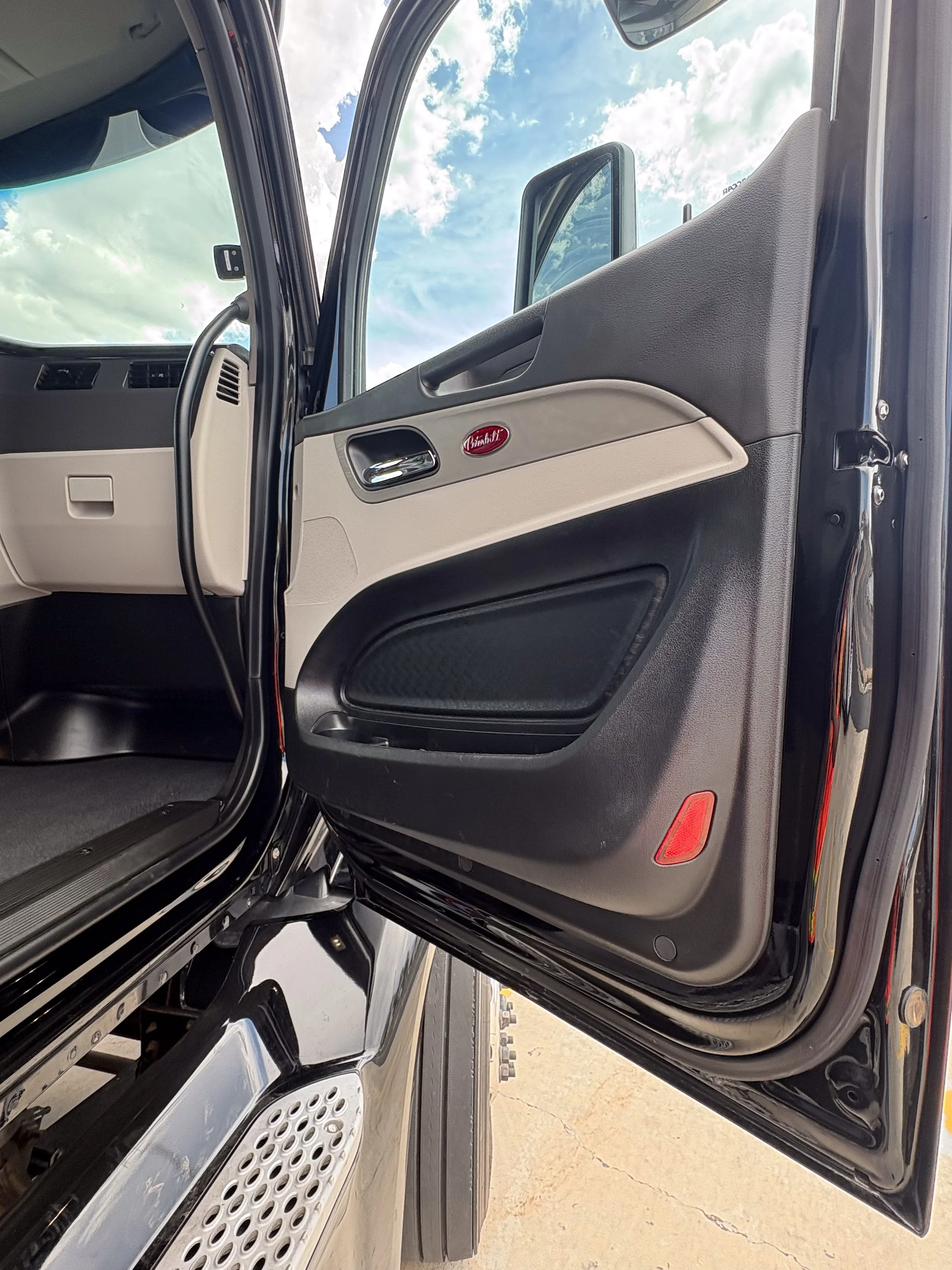 20-black-peterbilt-interior-passenger-door.jpg