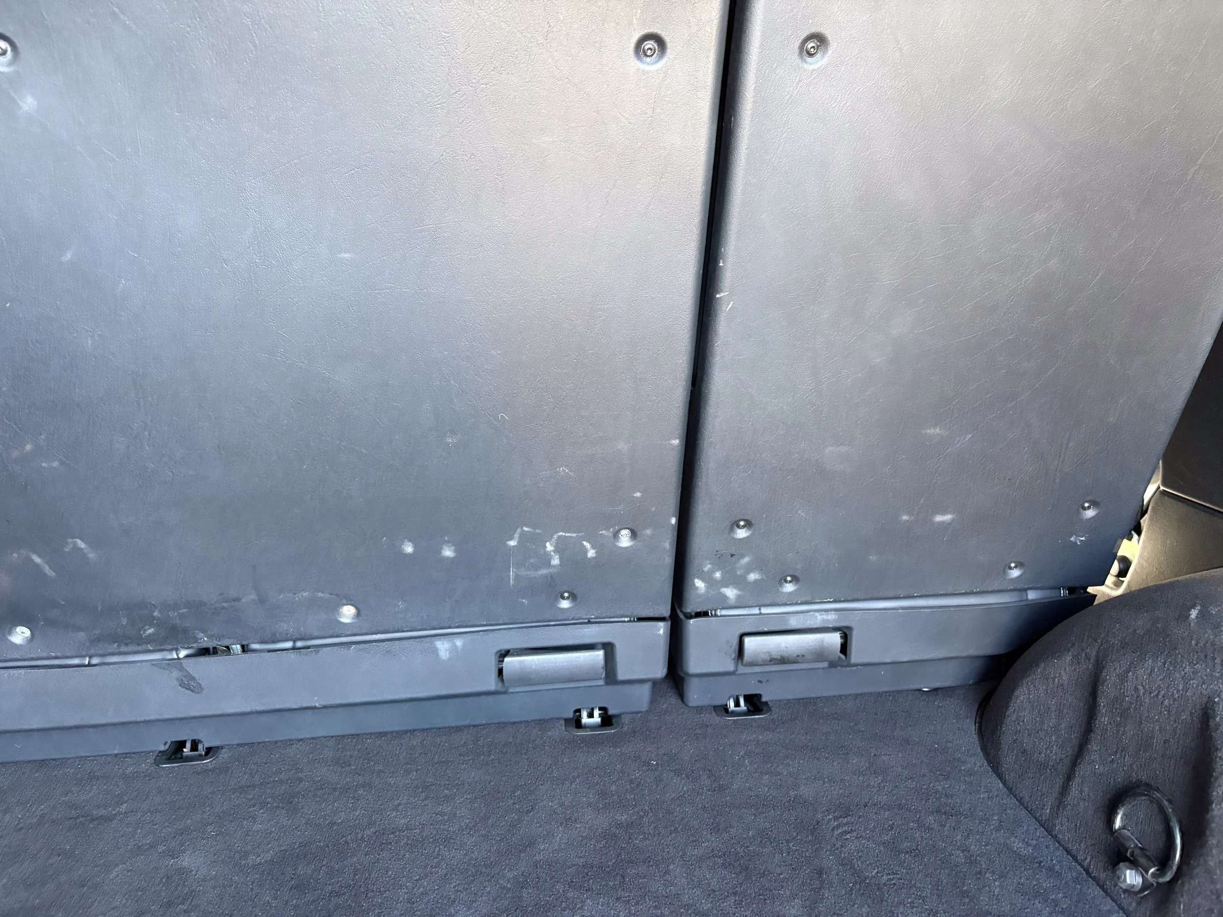 47-mercedes-g63-suv-cargo-panels-detail.jpg