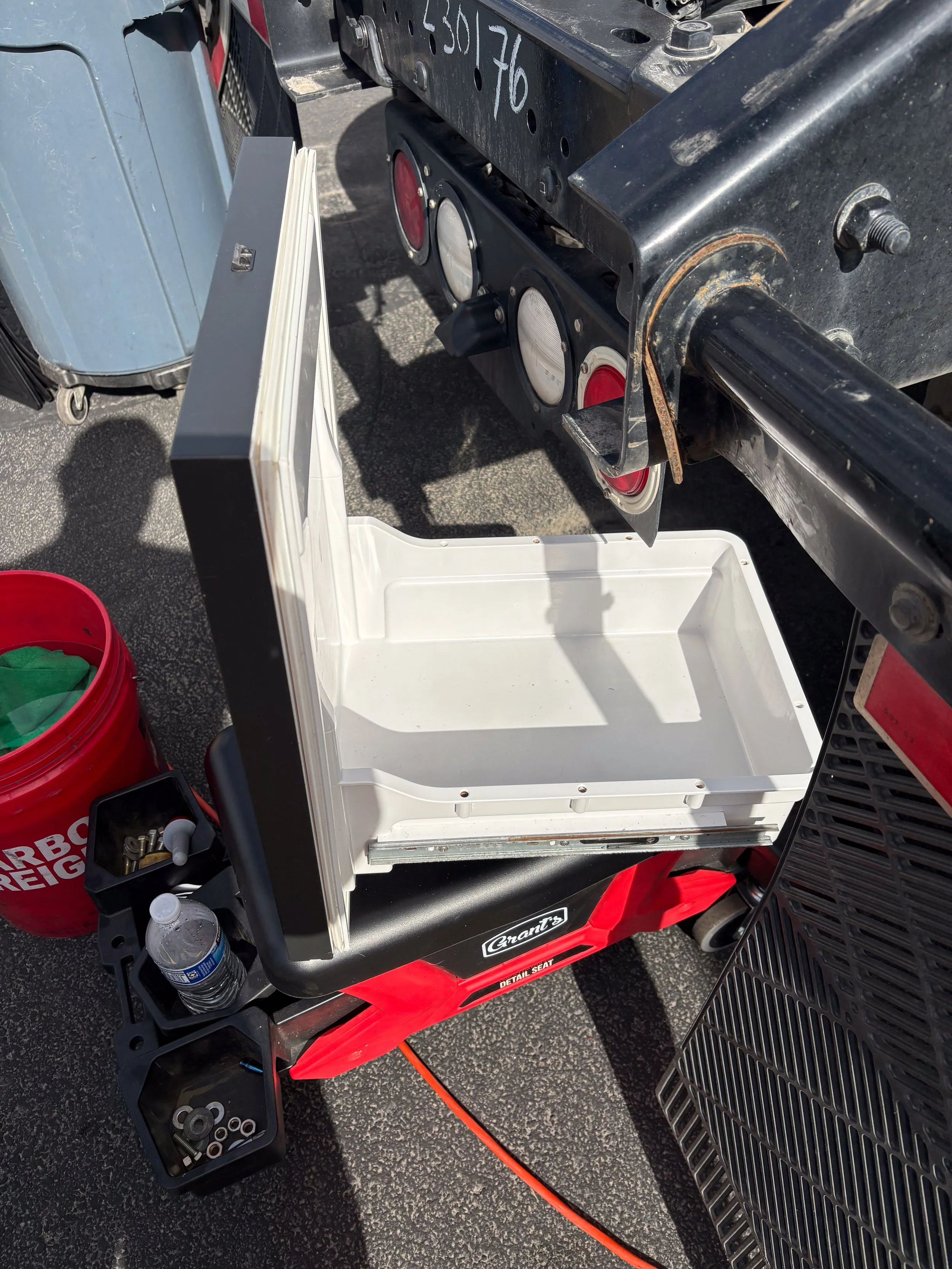 89-detailing-rolling-seat-and-tools.jpg