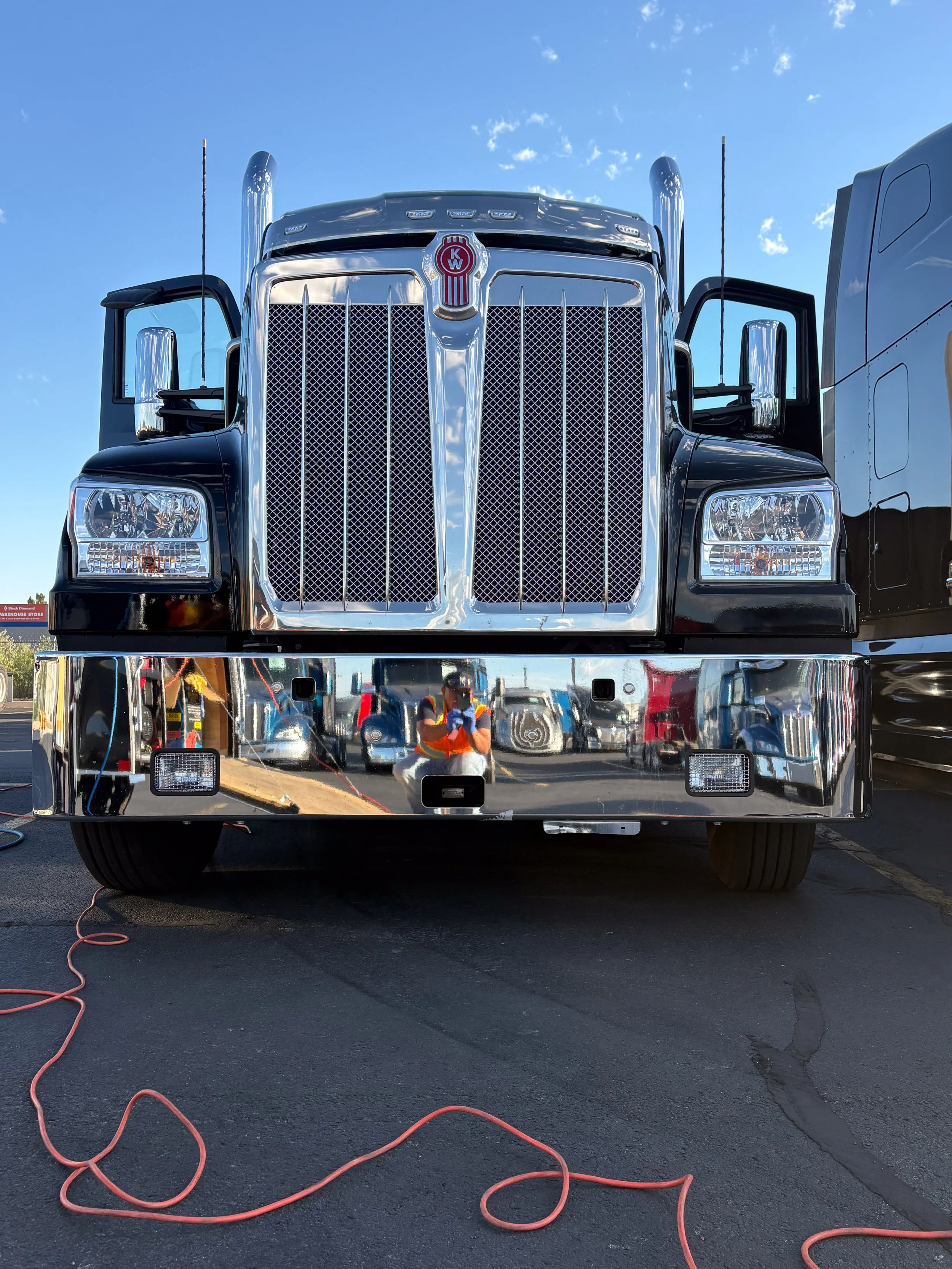 53-black-kenworth-w990-front-wash-in-progress.jpg