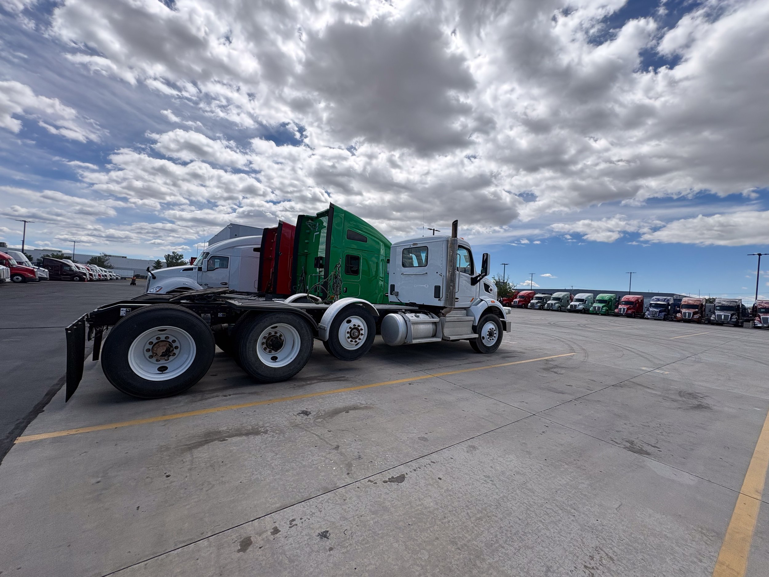85-white-peterbilt-day-cab-driver-side-profile.jpg