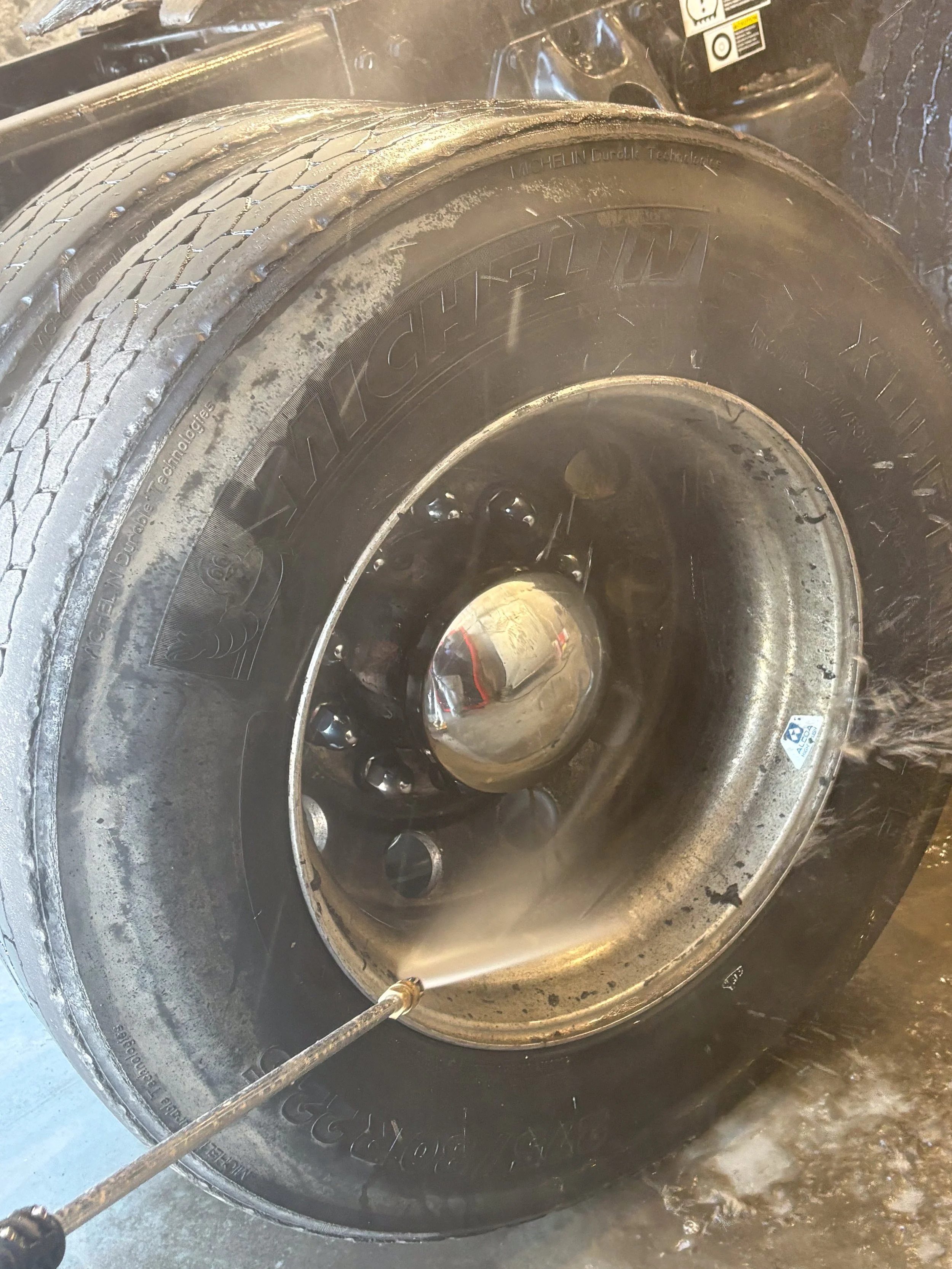 33-truck-wheel-pressure-wash.jpg