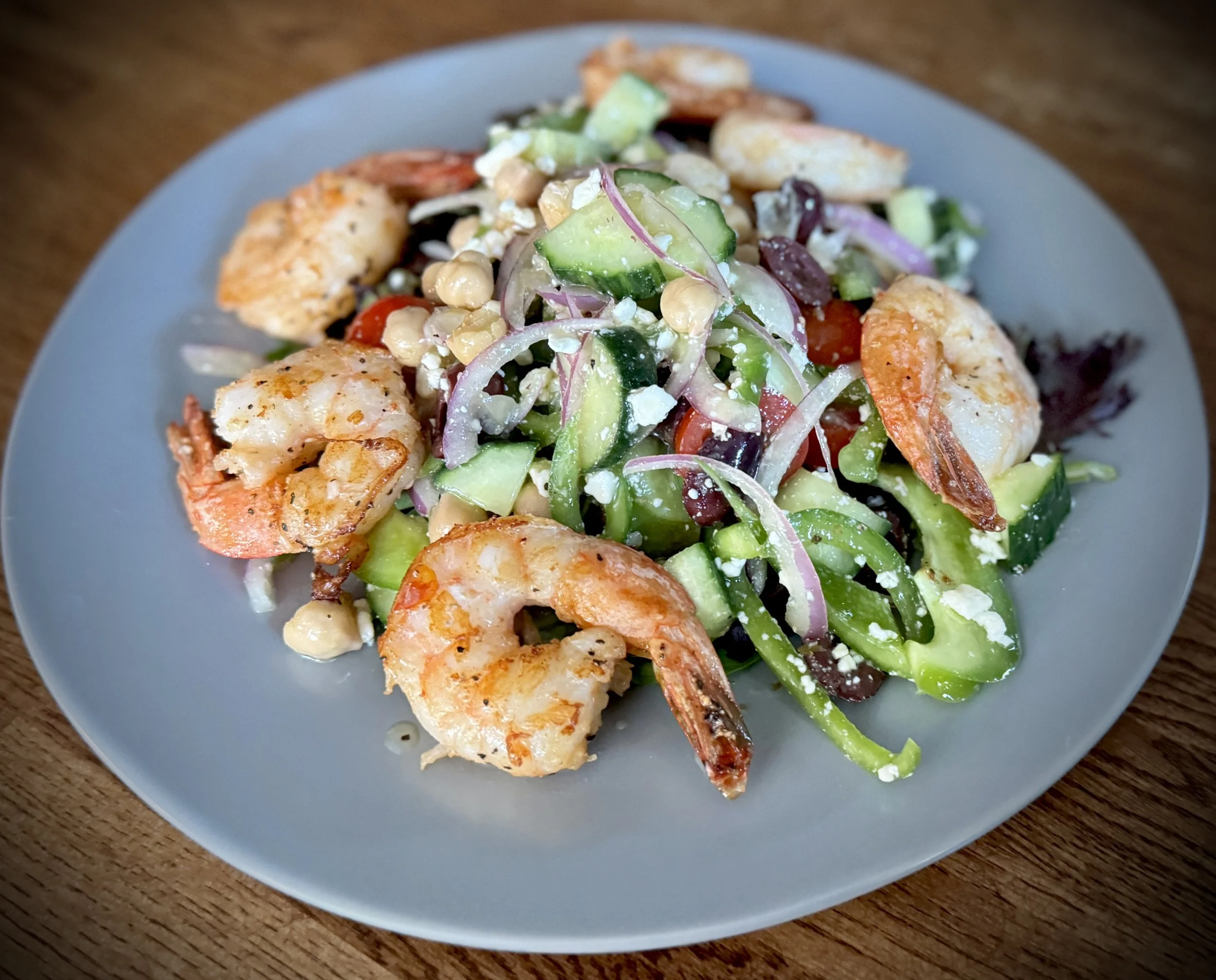 greek salad with prawns