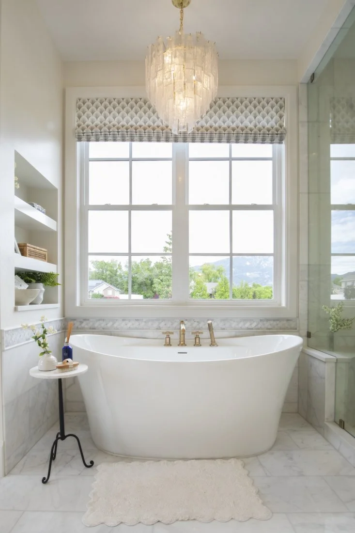 Standing tub in primary en suite