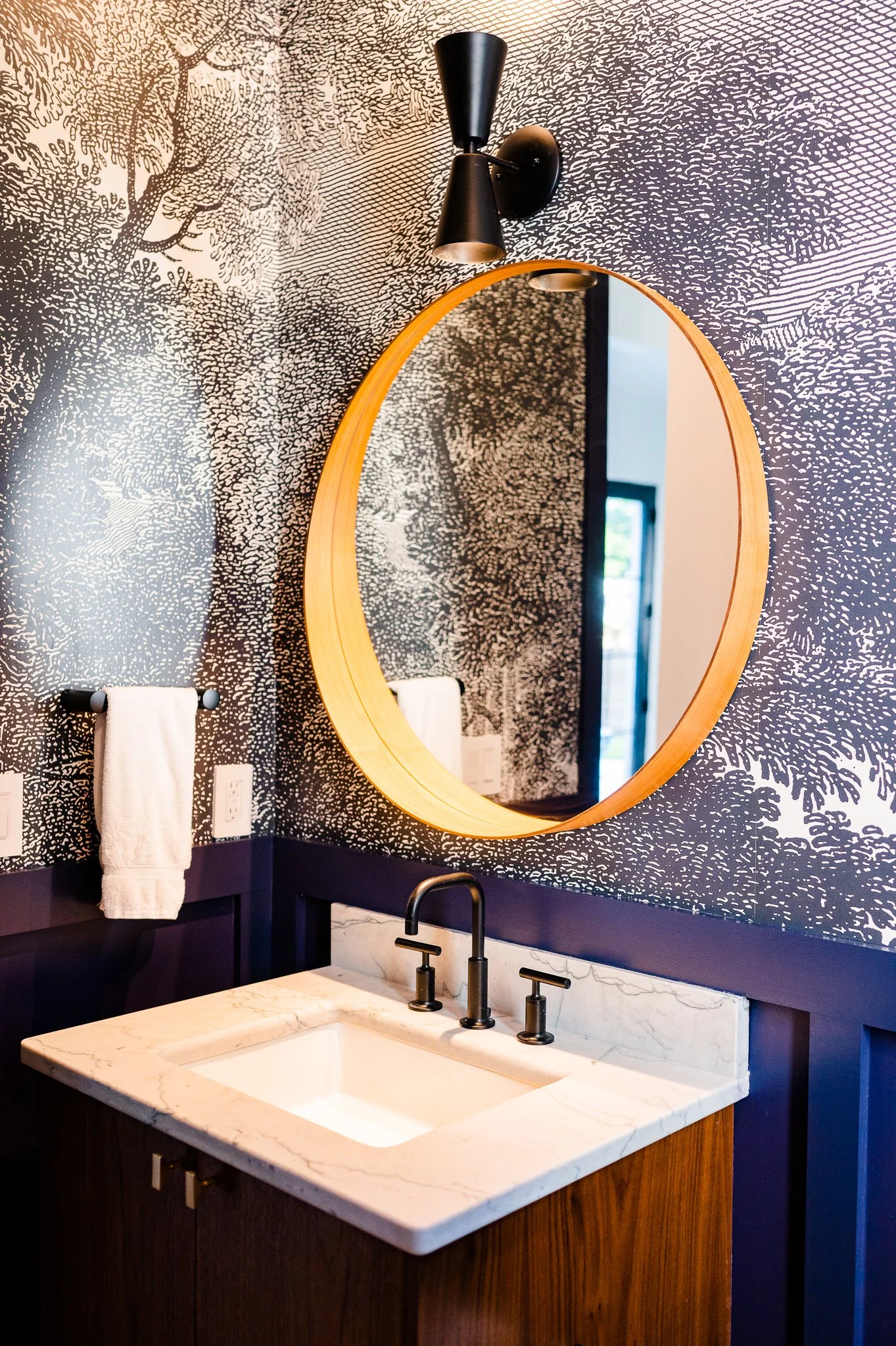 Modern powder room 