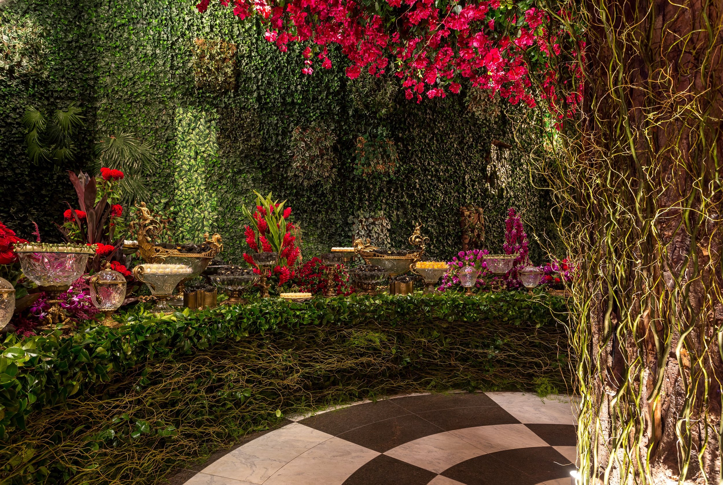 03-Árvore-Vermelha-Casamento-Decoração-Curitiba-Ranzolin-Eventos-e-Experiências-jpg.jpg