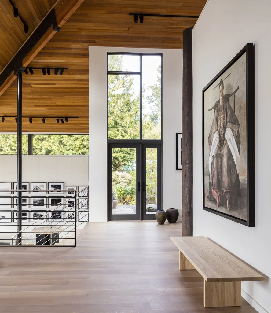 an open foyer with a bench