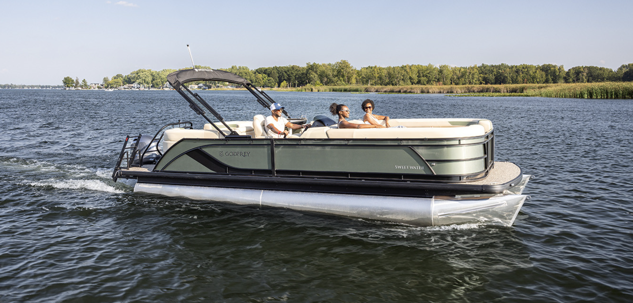 Pontoon boat rental on the Spokane River in Post Falls Idaho at Marina Boat Rentals