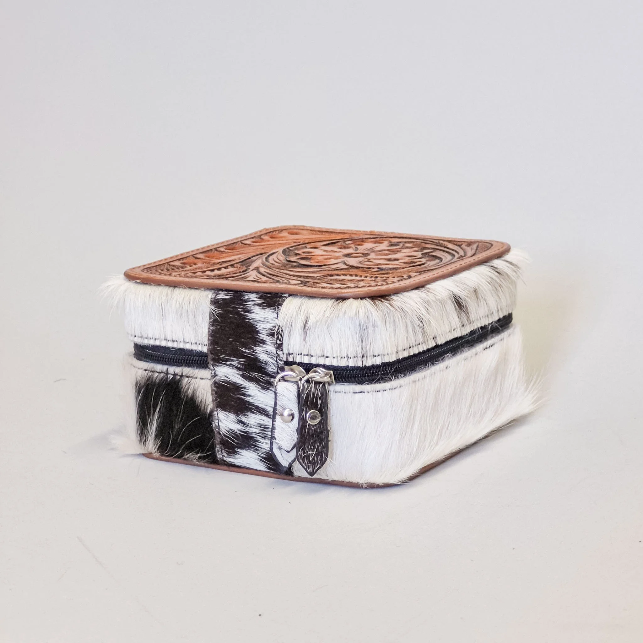 tilly-bluff-square-hairon-leather-jewelry-box-myra-2026-4.jpg