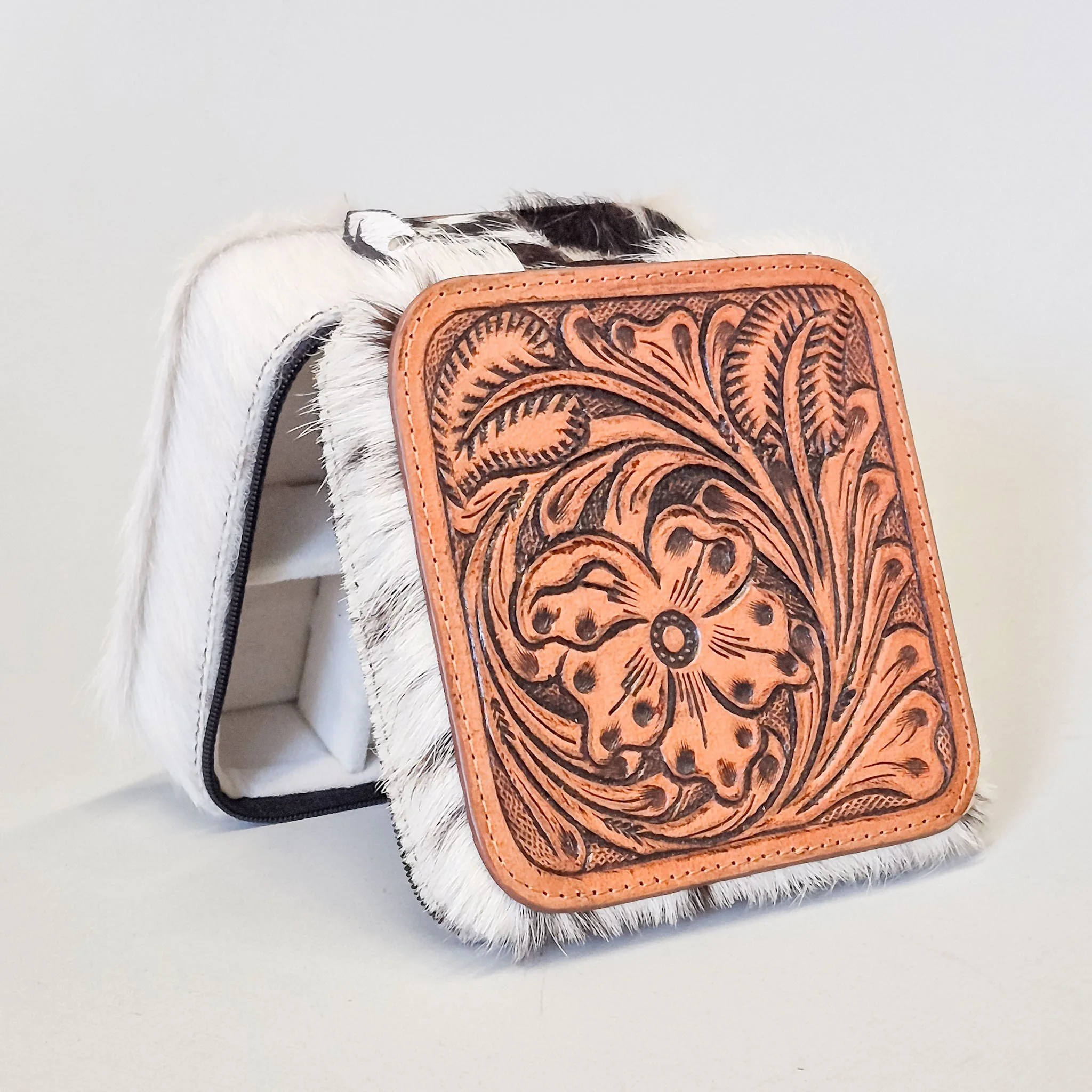 tilly-bluff-square-hairon-leather-jewelry-box-myra-2026-1.jpg