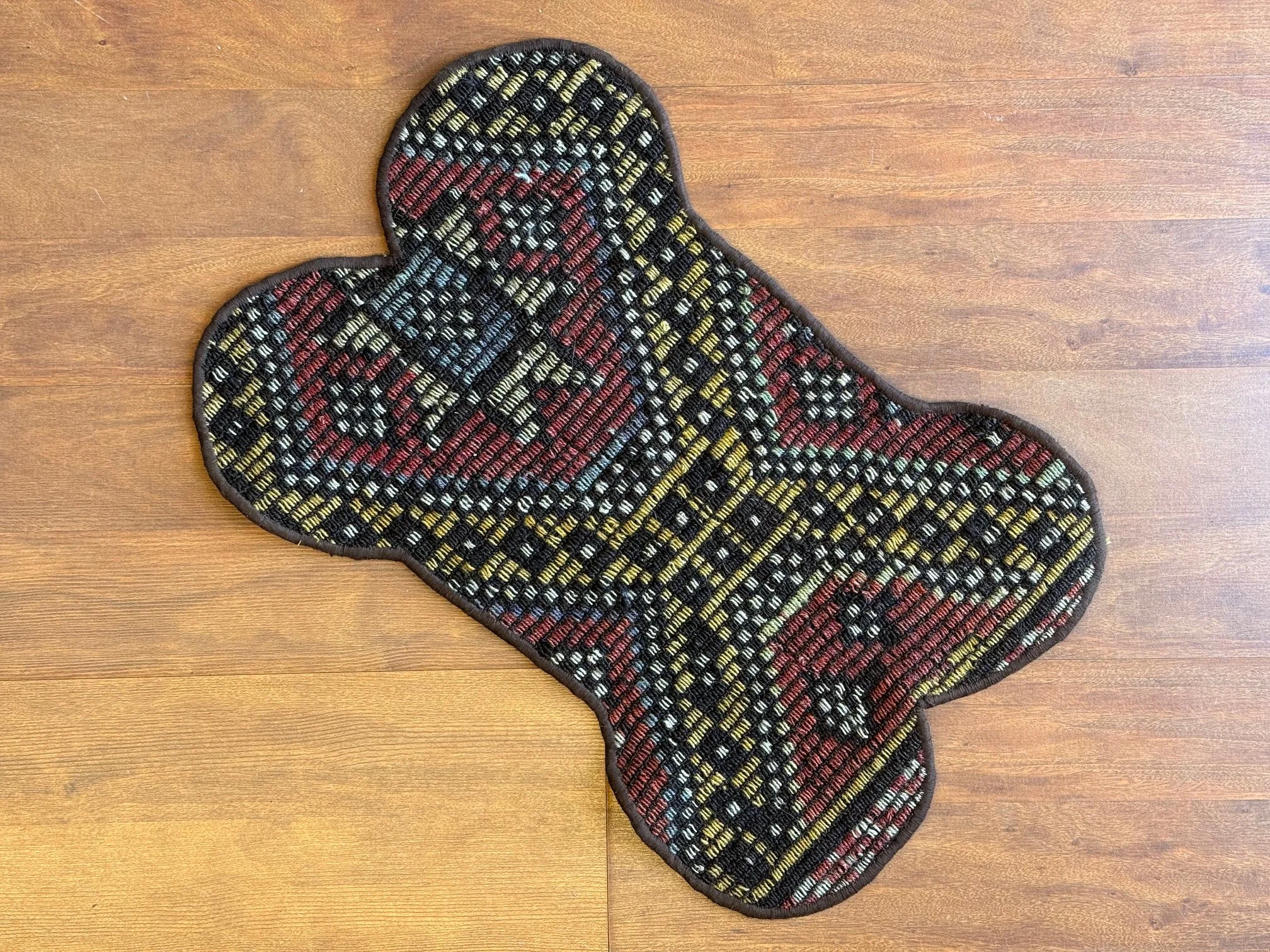 Turkish Rug Dog Bone Food Mat, red/yellow