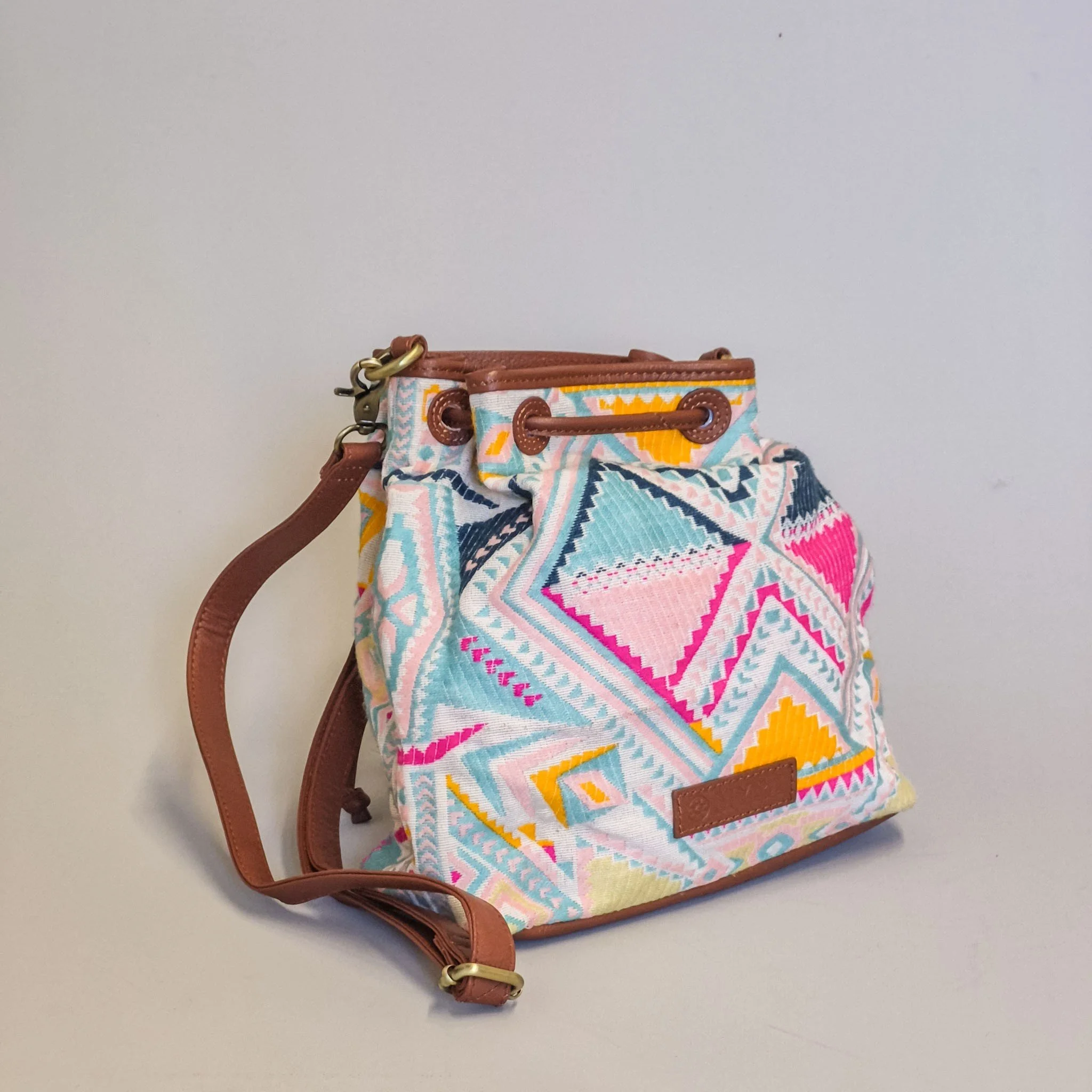 pastel-desert-bucket-bag-2026-1.jpg