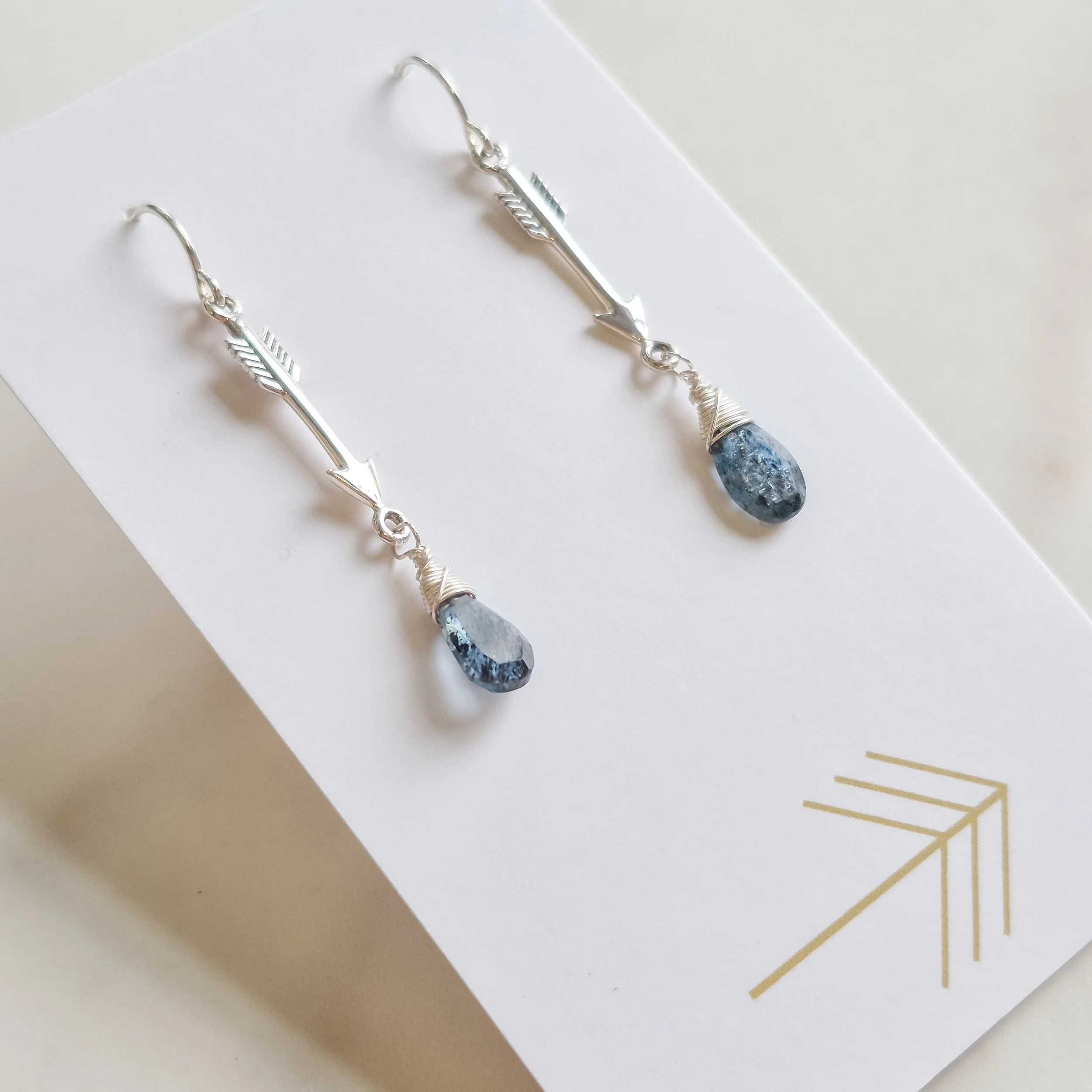 royal-kyanite-arrow-earring-silver-1.jpg