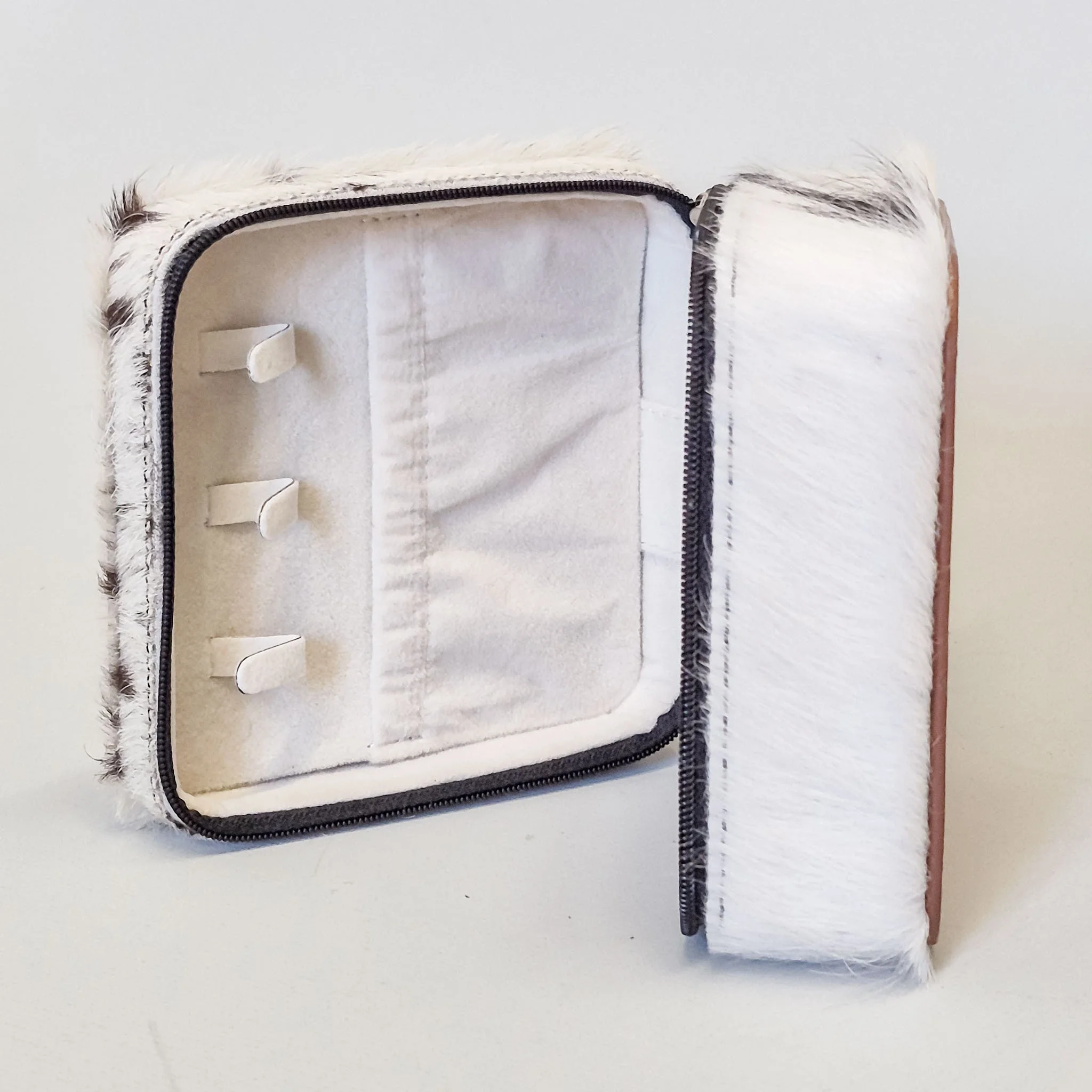 tilly-bluff-square-hairon-leather-jewelry-box-myra-2026-3.jpg