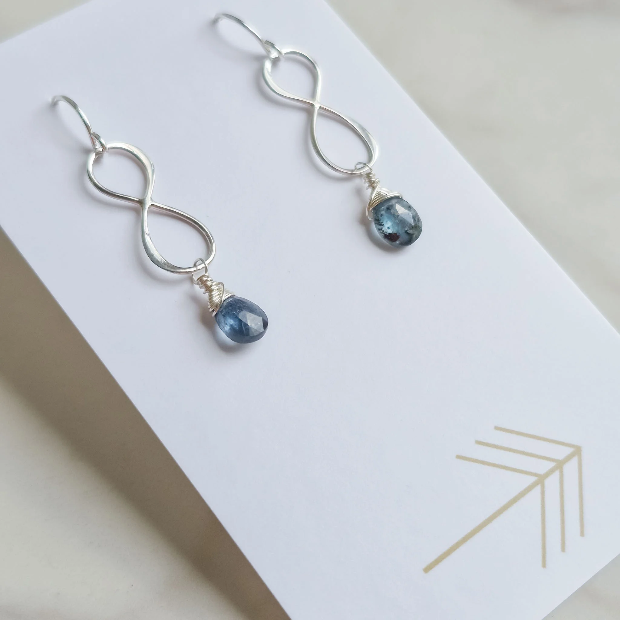 royal-kyanite-infinity-earring-silver-1.jpg
