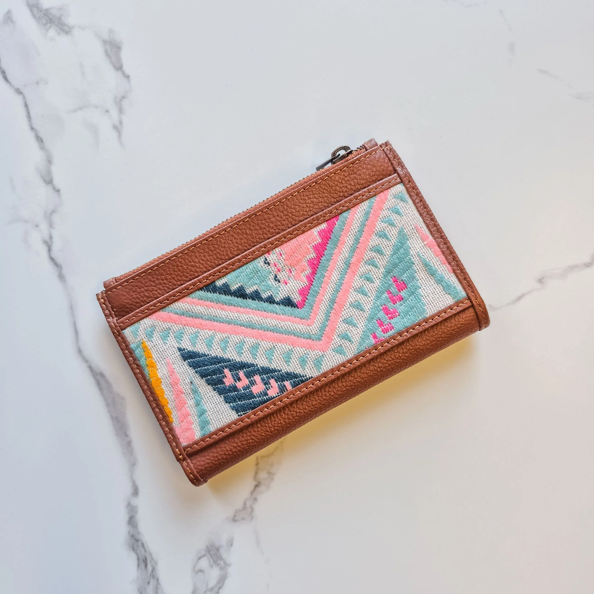 pastel-desert-sunrise-wallet-pink-myra-2026-1.jpg