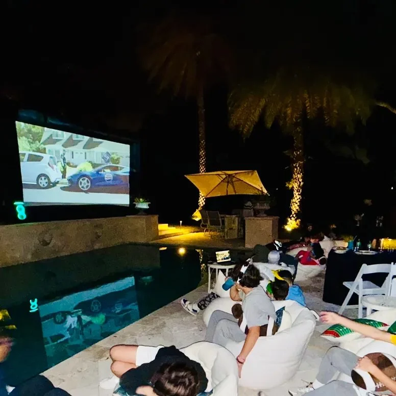 Inflatable movie screen for outdoor movie night