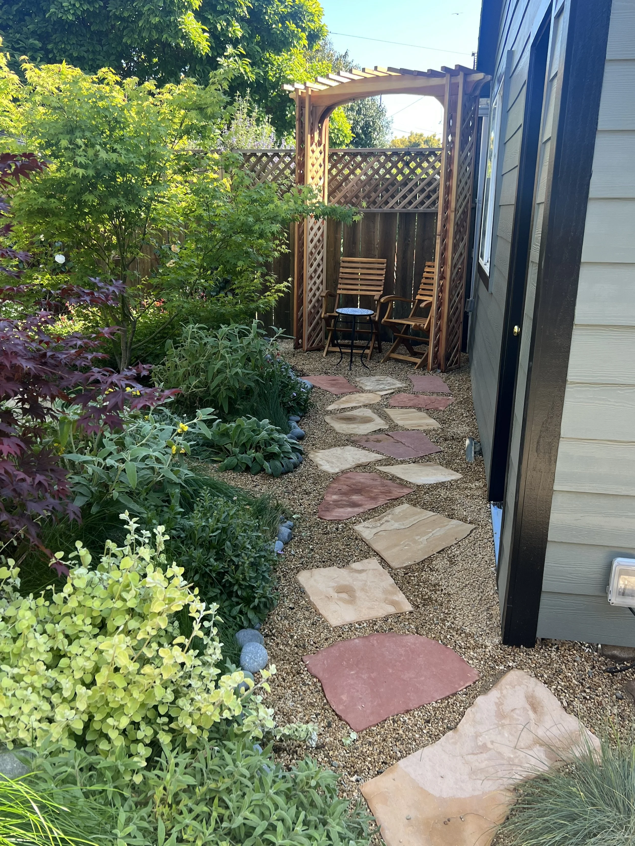Row 3 - chairs under arbor.jpg