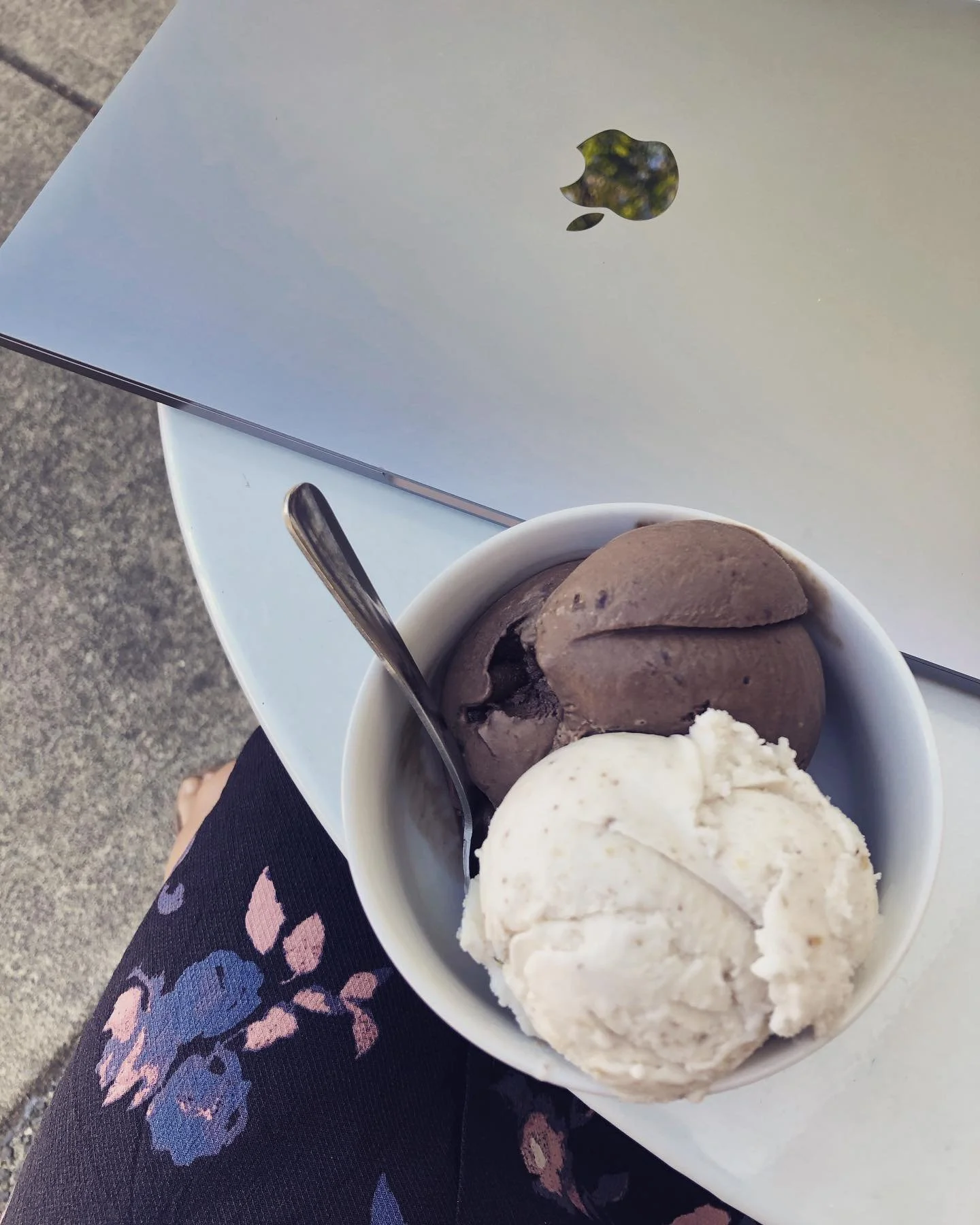 Work is better with fresh air and ice cream ☀️🍦
.
.
.
.
.
.
#movemountainsdesignco #brandyouradventure #graphicdesign #branding  #customdesign #brandidentity #design #graphiste #visualidentity #dailyart #entrepreneurlife #girlboss #vancouverisland #
